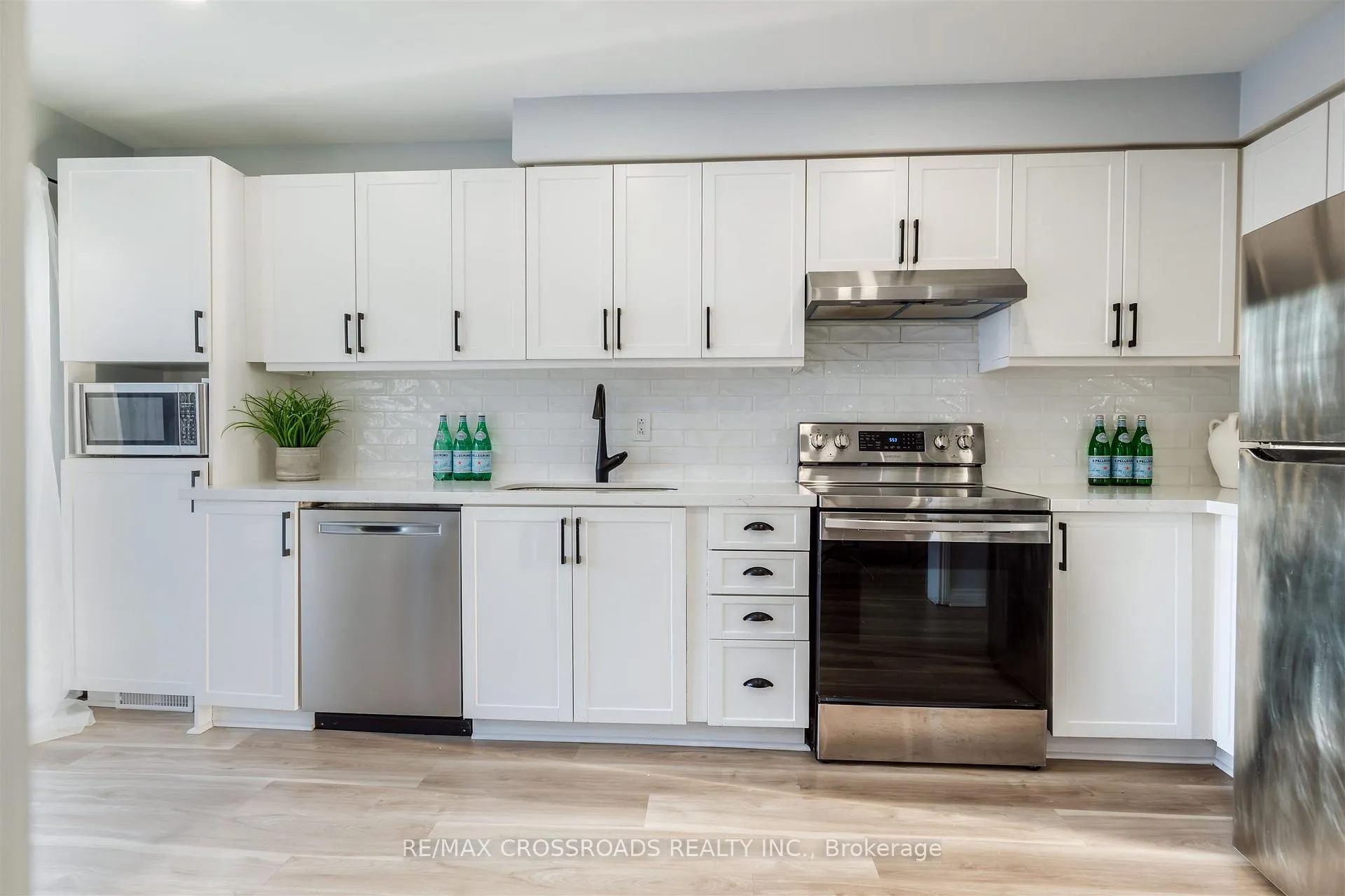 Photo 14 of 32 Trudeau Drive, Clarington, Bowmanville — HOMEH