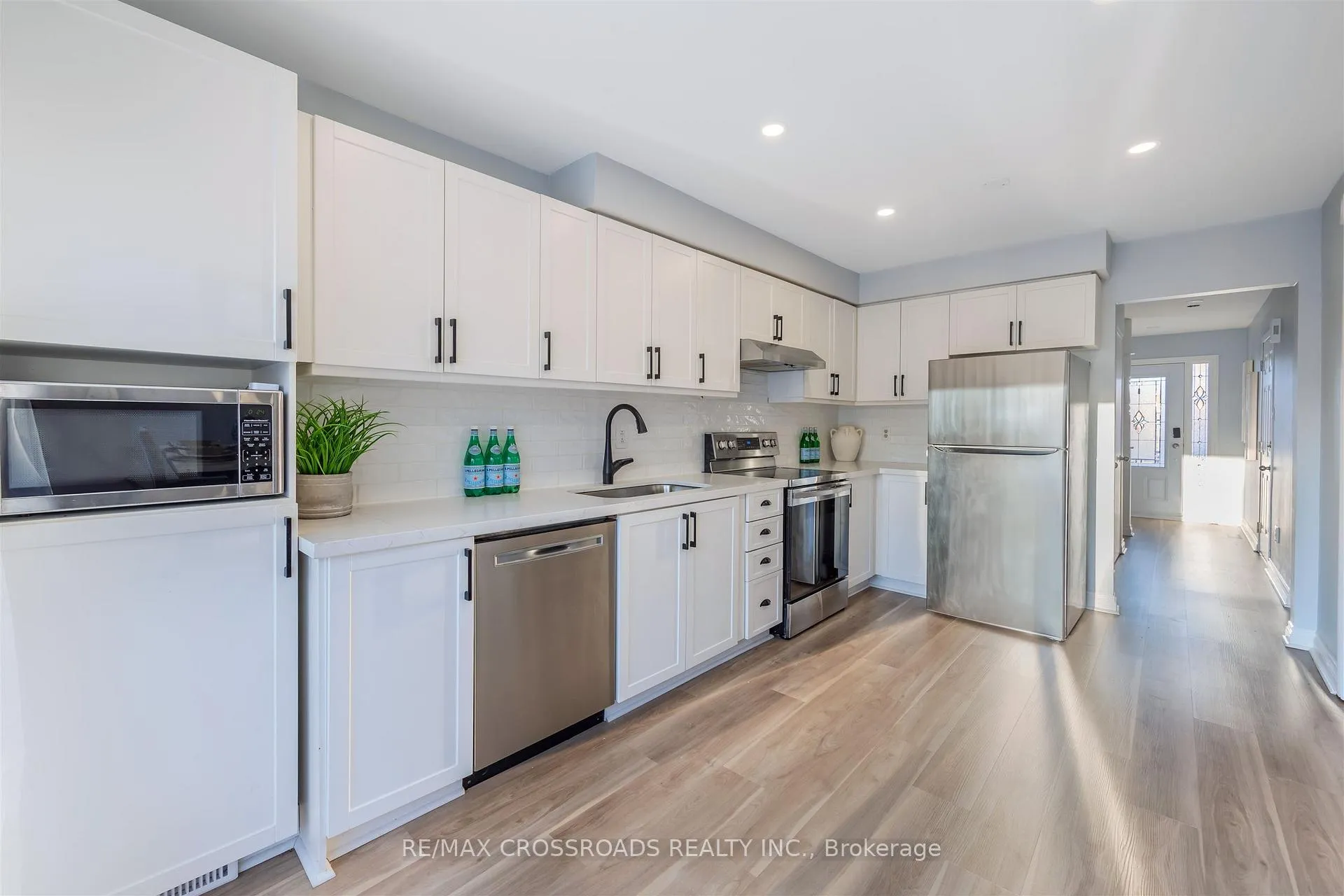 Photo 15 of 32 Trudeau Drive, Clarington, Bowmanville — HOMEH