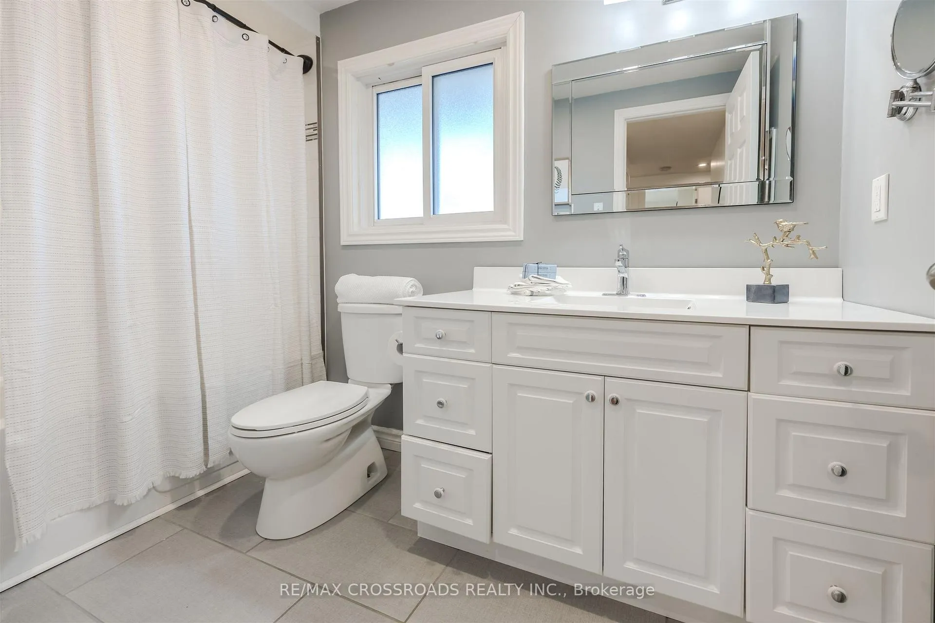 Photo 26 of 32 Trudeau Drive, Clarington, Bowmanville — HOMEH