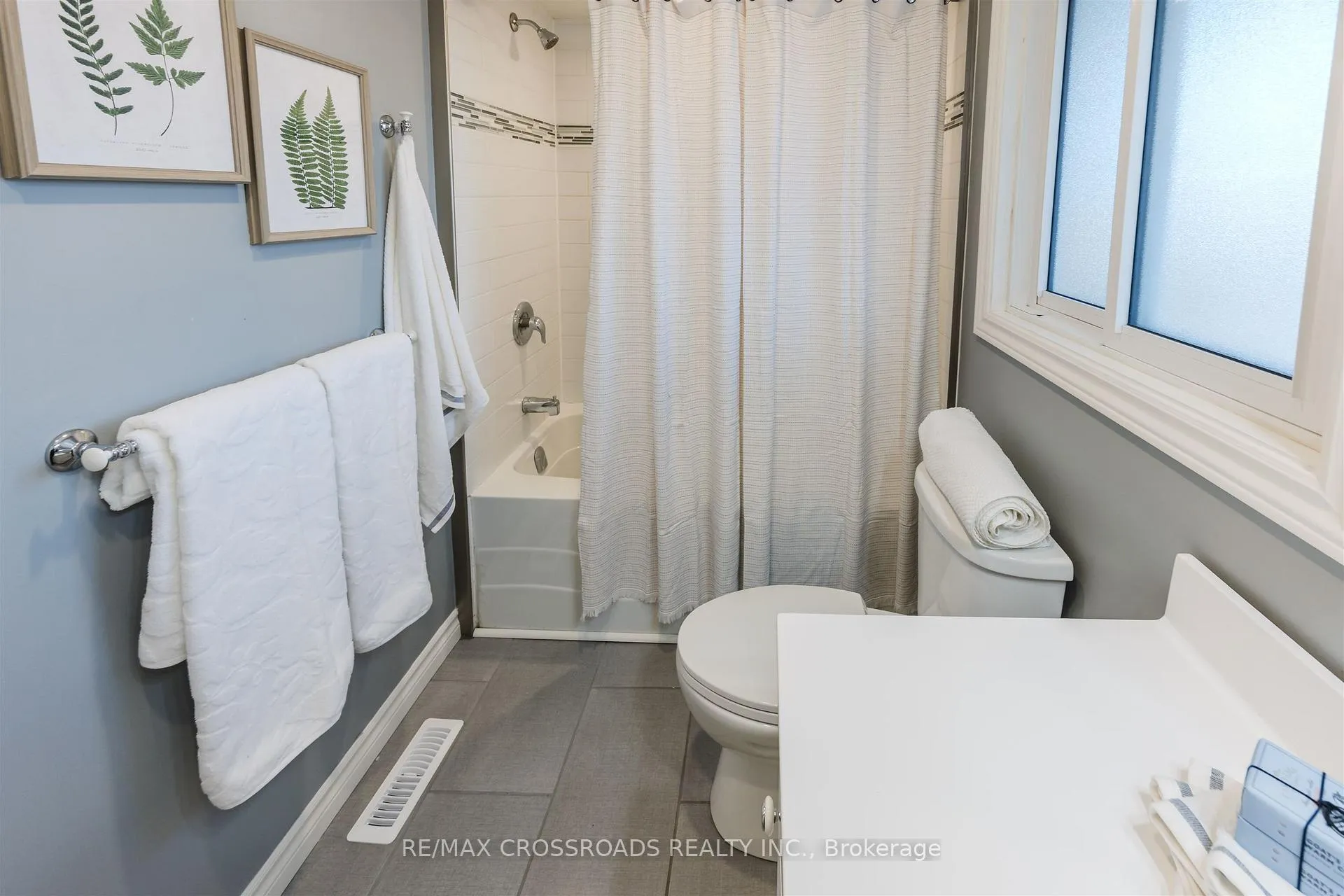Photo 27 of 32 Trudeau Drive, Clarington, Bowmanville — HOMEH