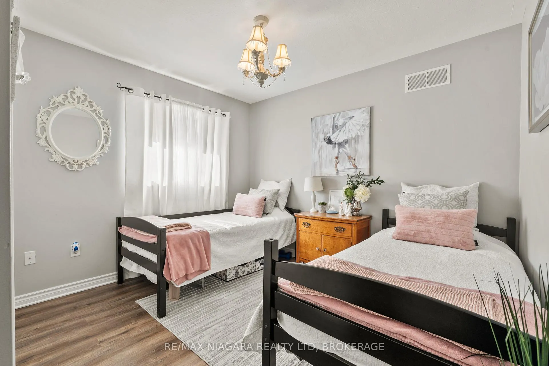 Photo 18 of 232 Regatta Drive, Welland, Dain City — HOMEH