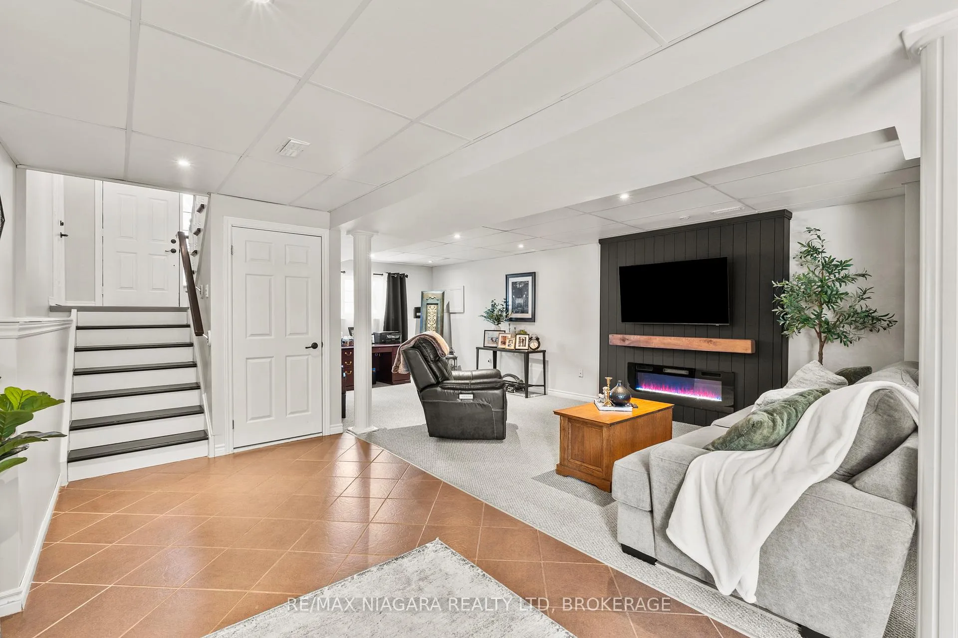 Photo 19 of 232 Regatta Drive, Welland, Dain City — HOMEH