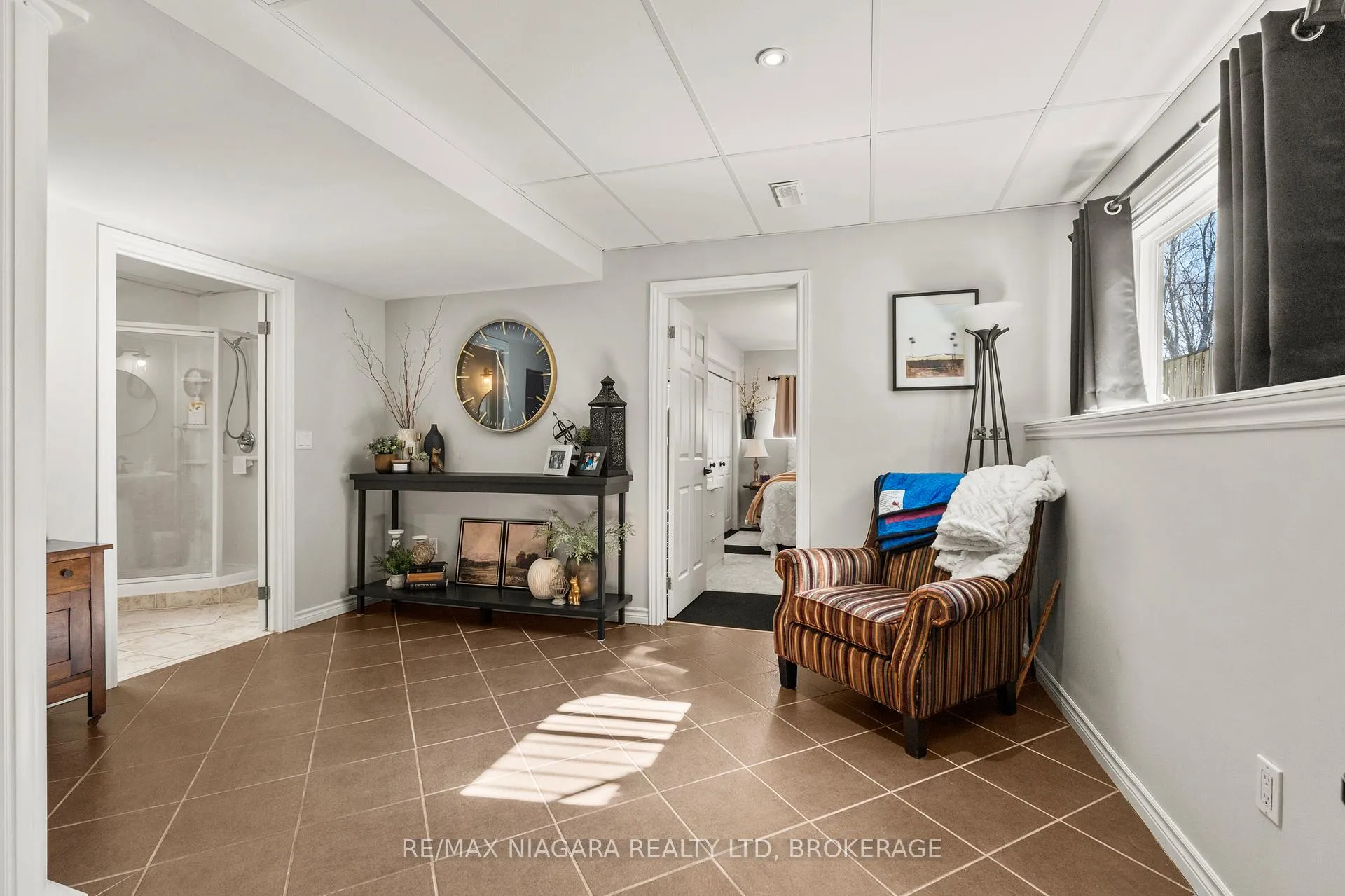 Photo 23 of 232 Regatta Drive, Welland, Dain City — HOMEH