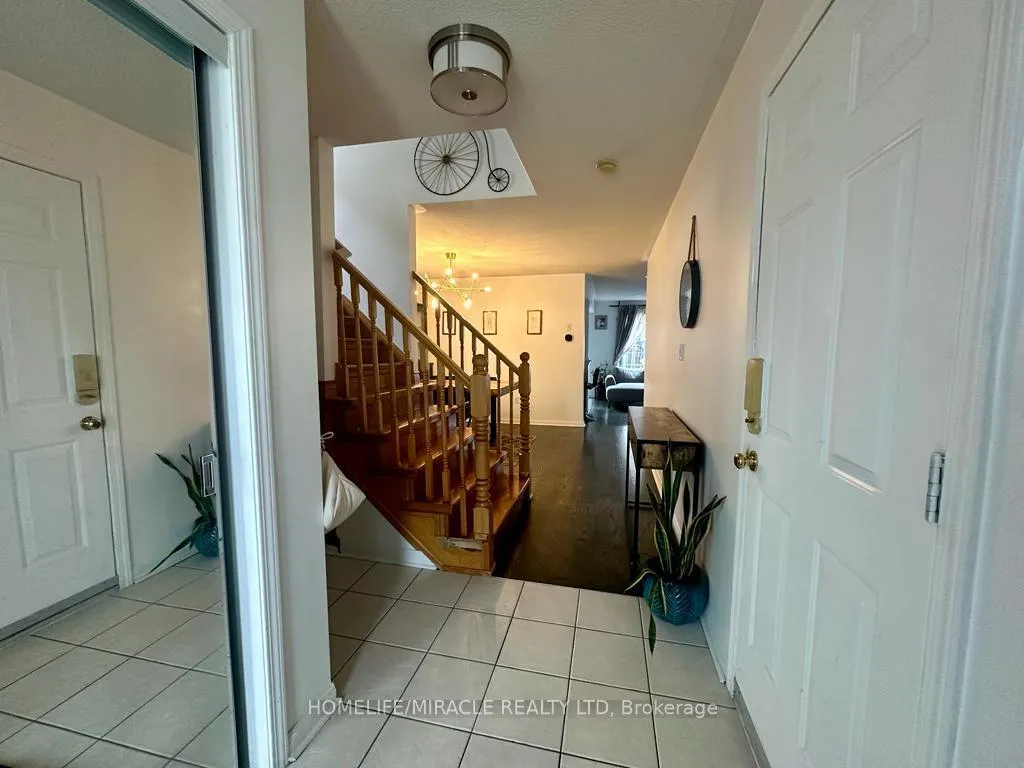 Photo 3 of 64 Sweetwood Circle W, Brampton, Fletcher's Meadow — HOMEH