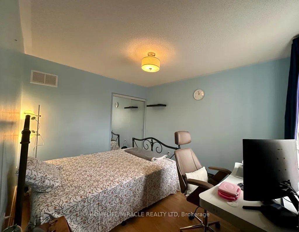 Photo 18 of 64 Sweetwood Circle W, Brampton, Fletcher's Meadow — HOMEH