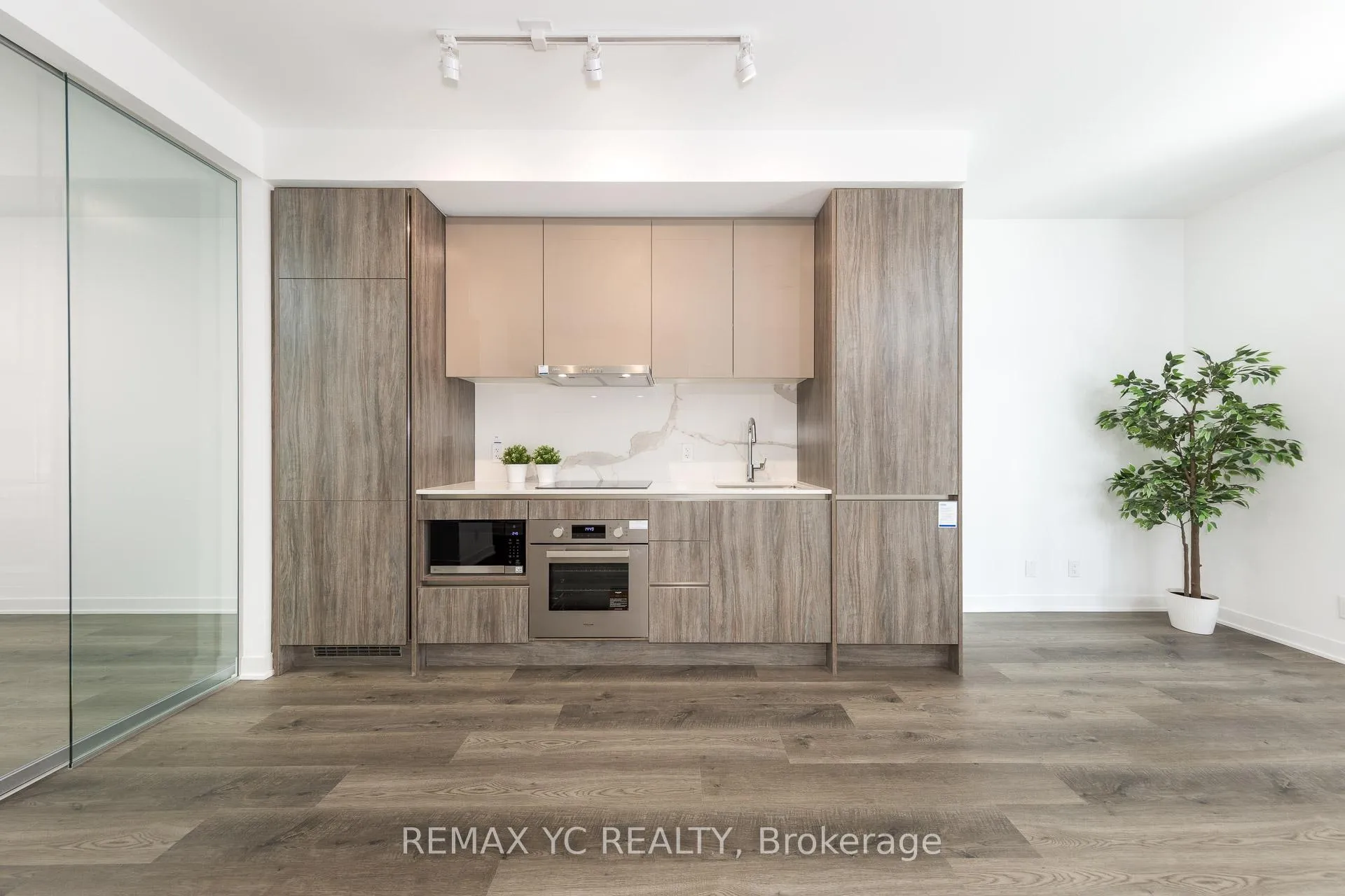 Photo 2 of Unit 1007, 180 Front Street E, Toronto, Moss Park — HOMEH