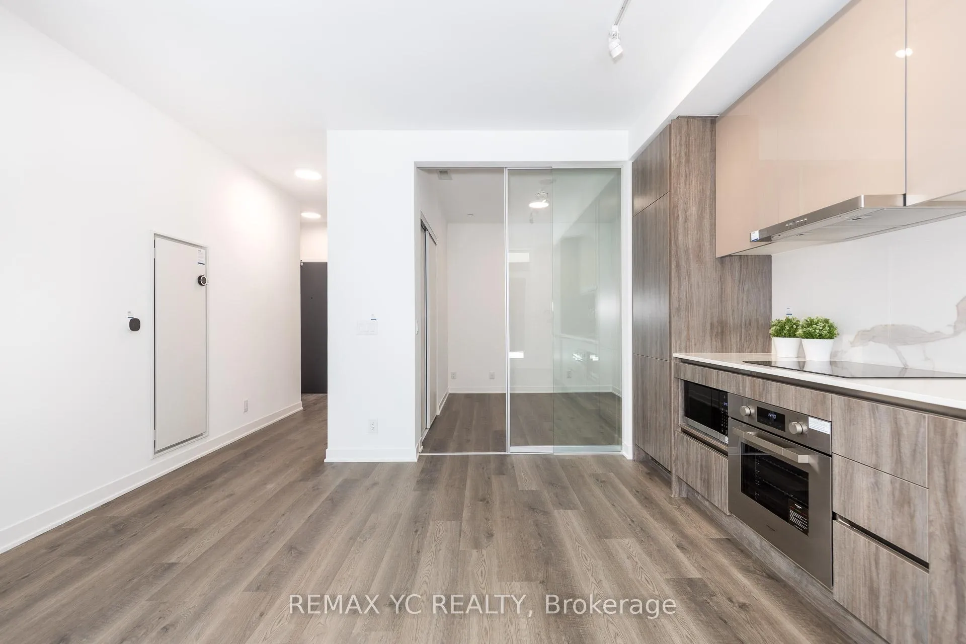 Photo 5 of Unit 1007, 180 Front Street E, Toronto, Moss Park — HOMEH