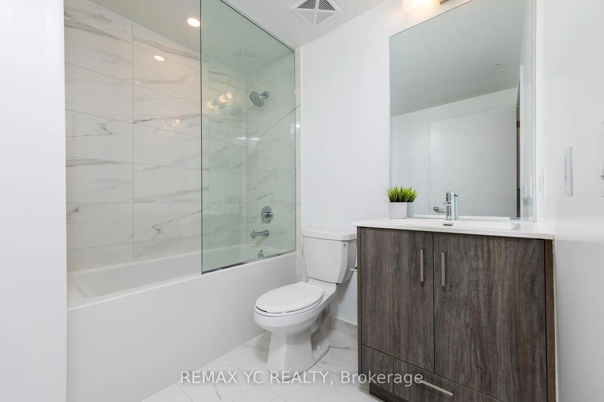 Photo 11 of Unit 1007, 180 Front Street E, Toronto, Moss Park — HOMEH
