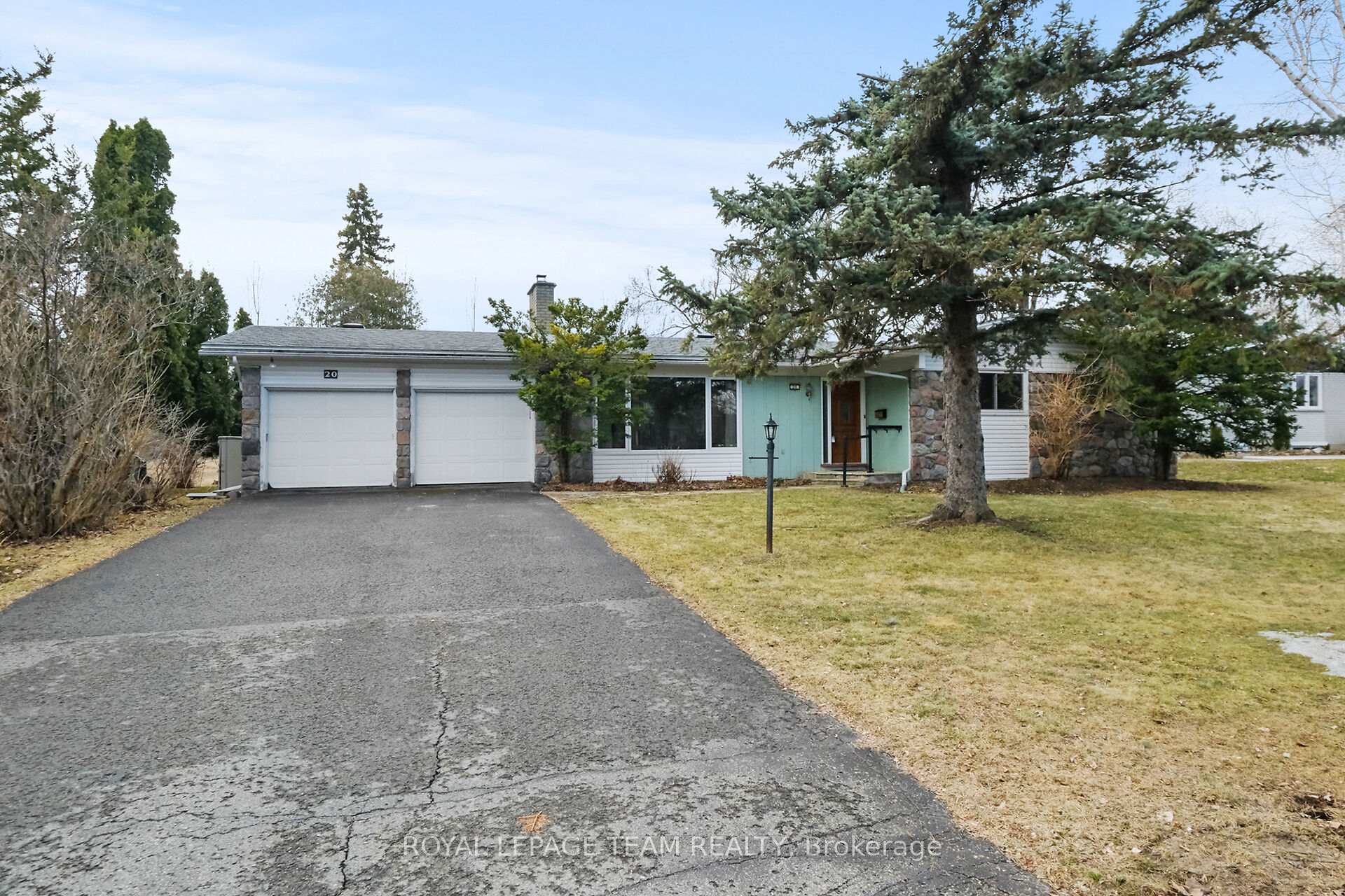 Photo 1 of 20 Whitehill Avenue, Ottawa, Meadowlands/Crestview — HOMEH