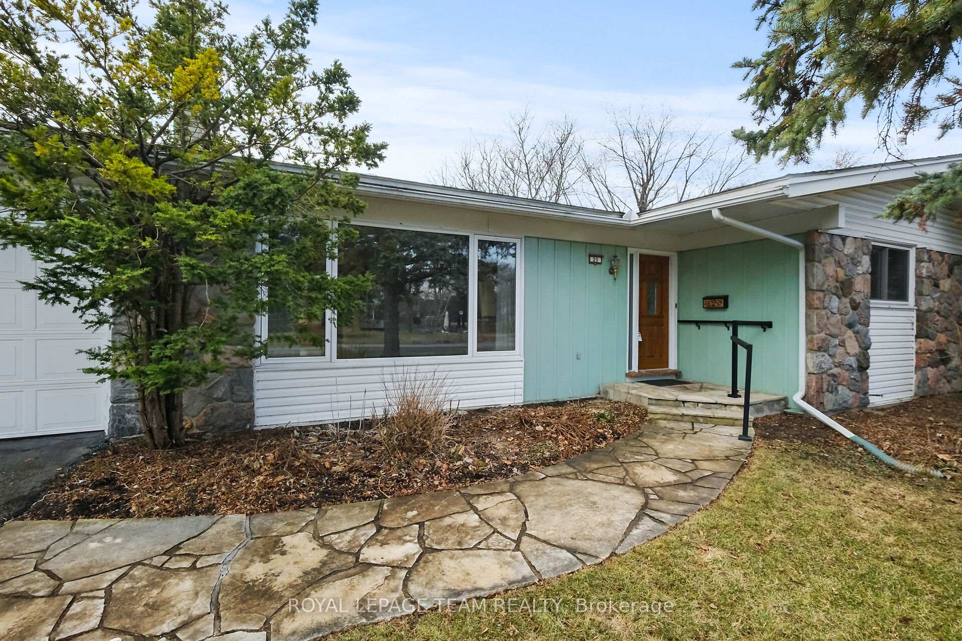 Photo 2 of 20 Whitehill Avenue, Ottawa, Meadowlands/Crestview — HOMEH