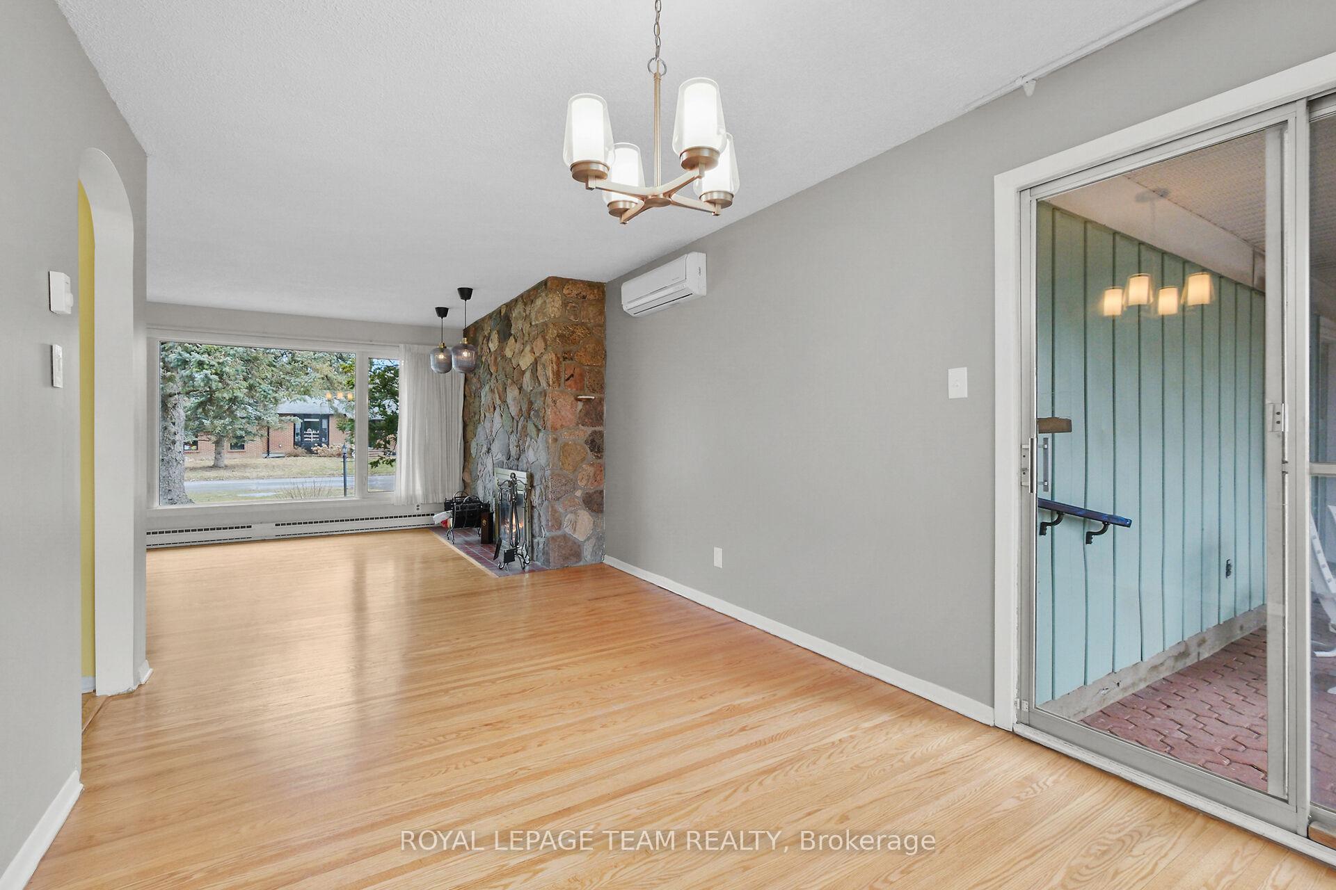 Photo 8 of 20 Whitehill Avenue, Ottawa, Meadowlands/Crestview — HOMEH
