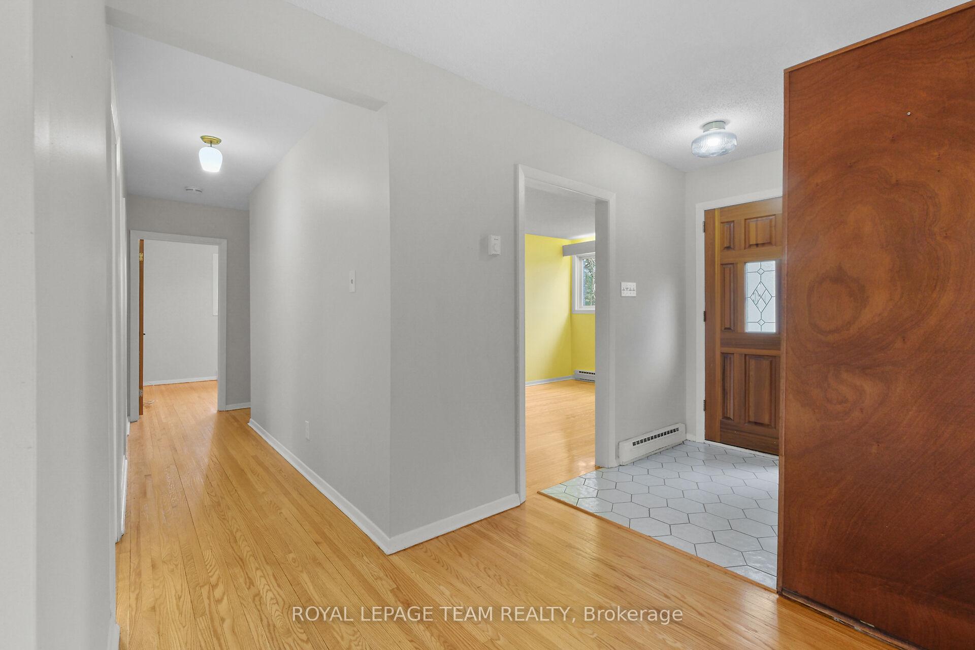 Photo 13 of 20 Whitehill Avenue, Ottawa, Meadowlands/Crestview — HOMEH