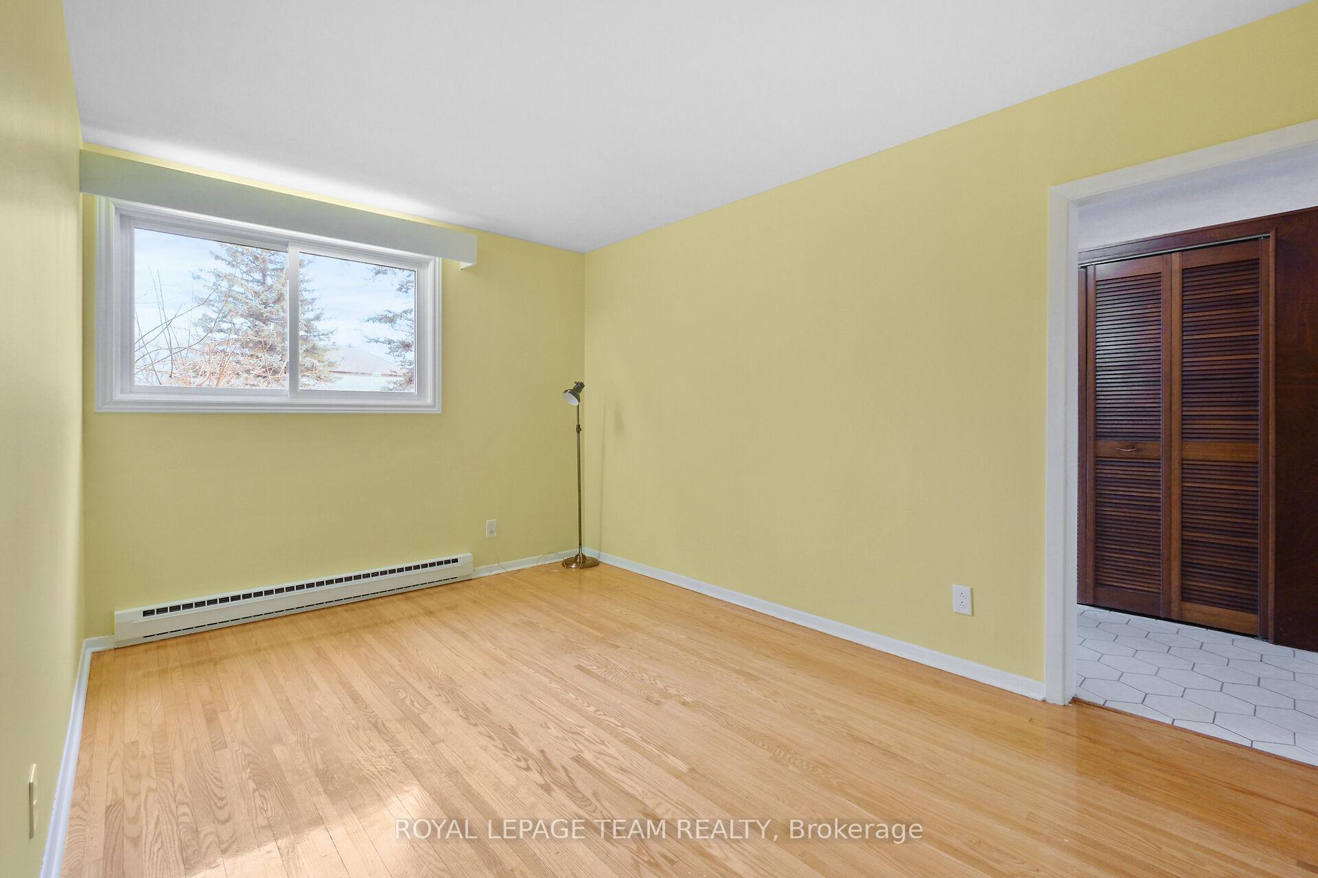 Photo 14 of 20 Whitehill Avenue, Ottawa, Meadowlands/Crestview — HOMEH