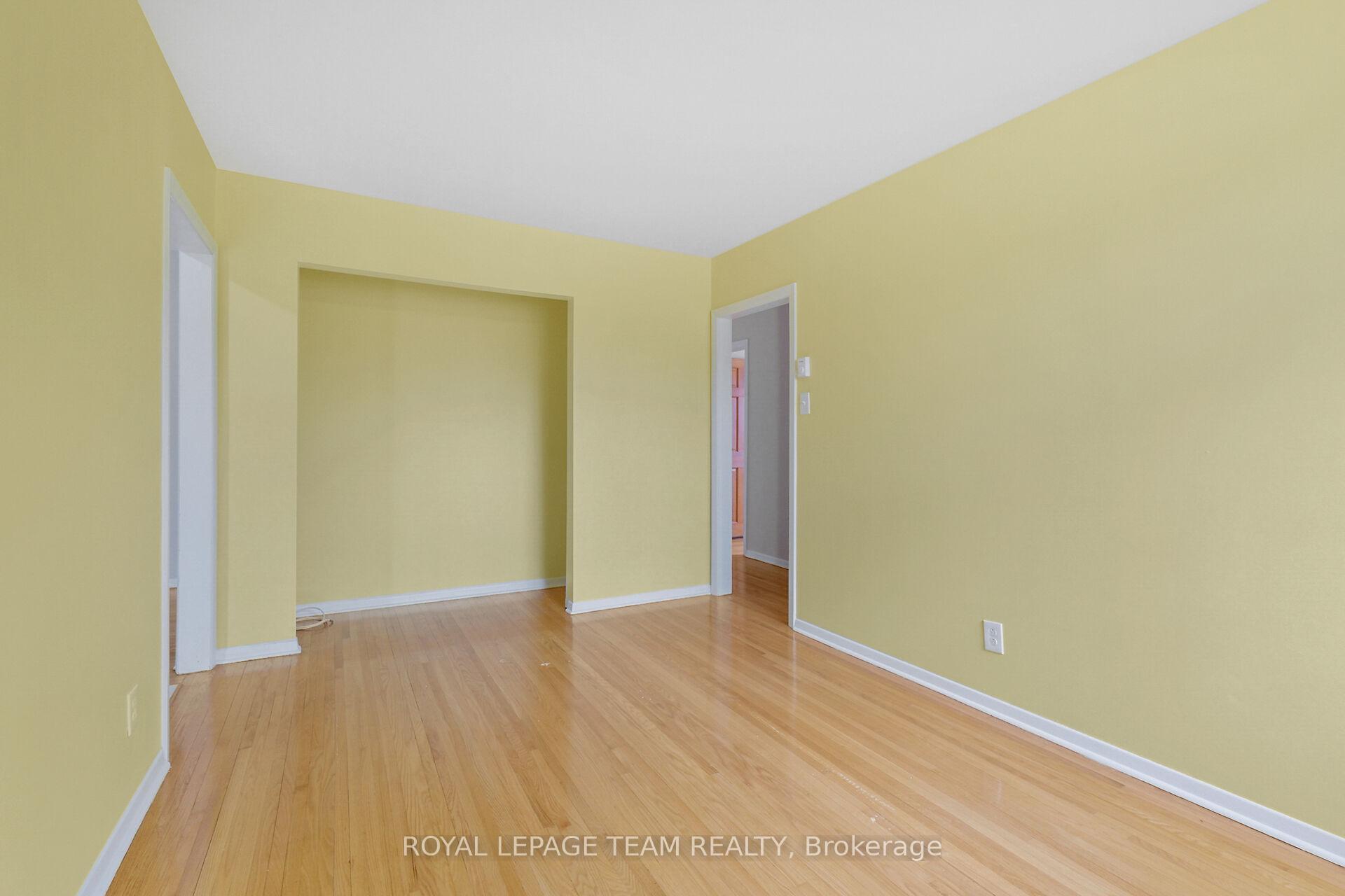 Photo 15 of 20 Whitehill Avenue, Ottawa, Meadowlands/Crestview — HOMEH