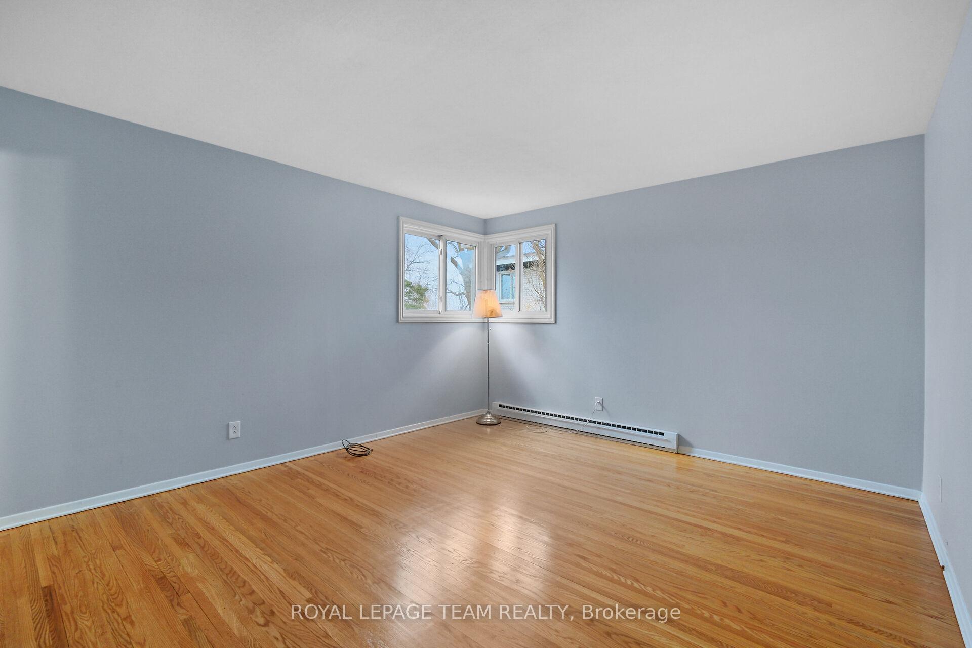 Photo 16 of 20 Whitehill Avenue, Ottawa, Meadowlands/Crestview — HOMEH