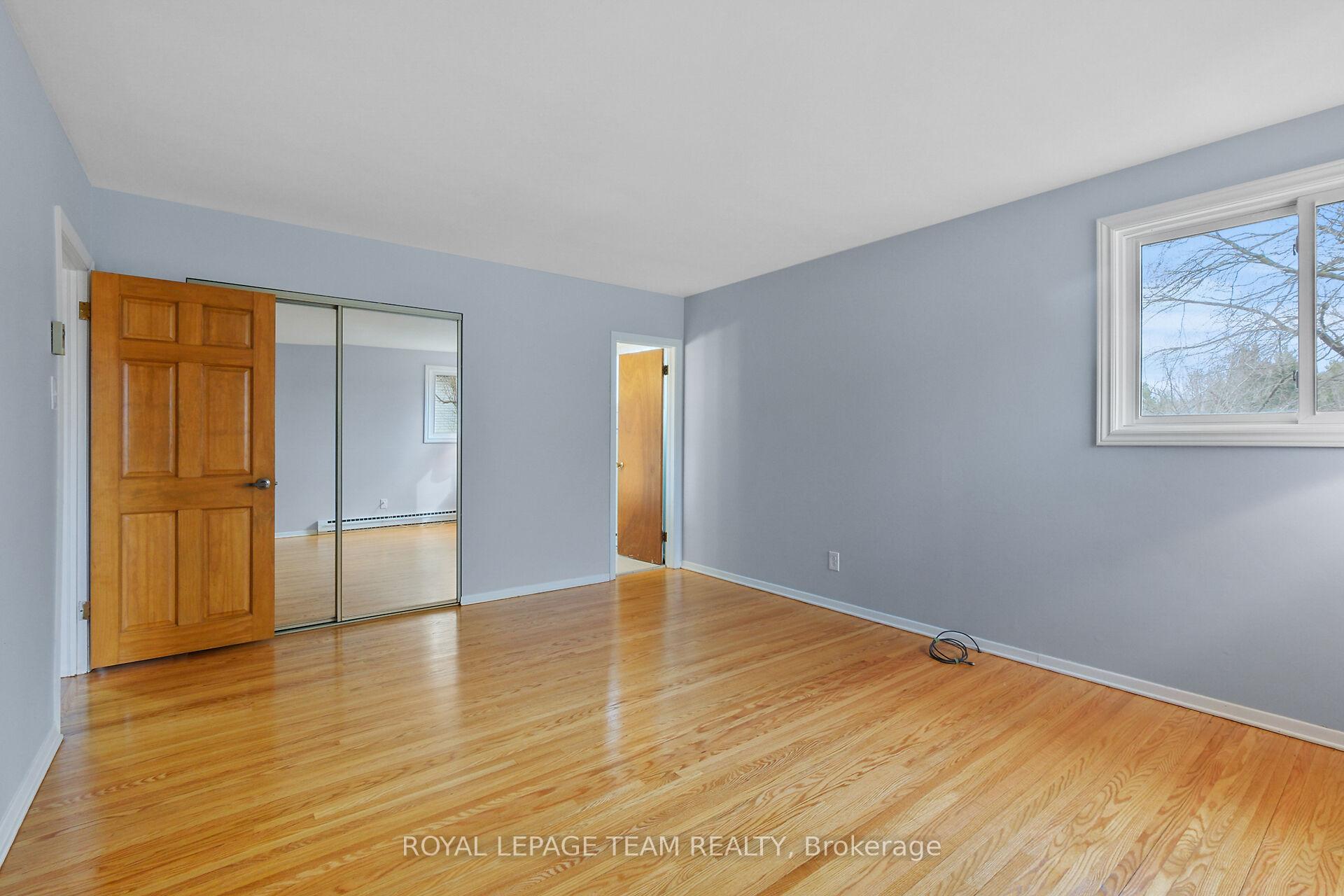Photo 17 of 20 Whitehill Avenue, Ottawa, Meadowlands/Crestview — HOMEH