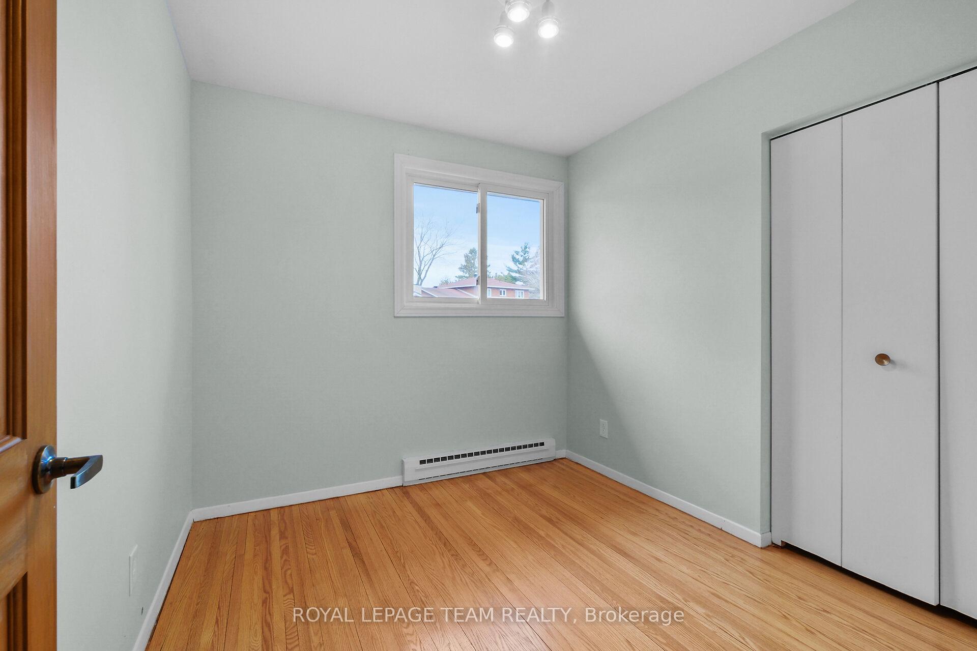 Photo 19 of 20 Whitehill Avenue, Ottawa, Meadowlands/Crestview — HOMEH