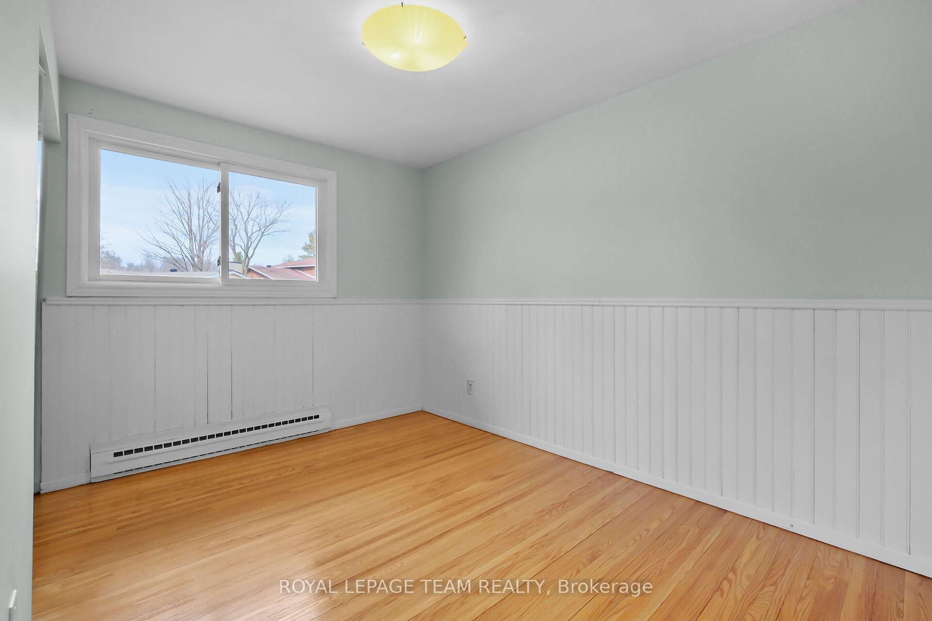 Photo 21 of 20 Whitehill Avenue, Ottawa, Meadowlands/Crestview — HOMEH
