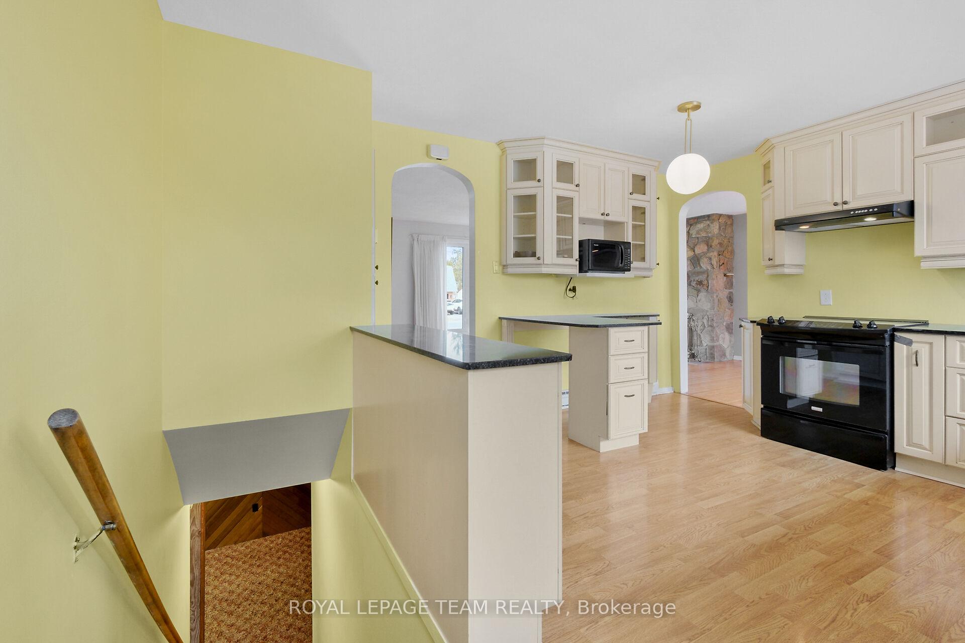Photo 24 of 20 Whitehill Avenue, Ottawa, Meadowlands/Crestview — HOMEH