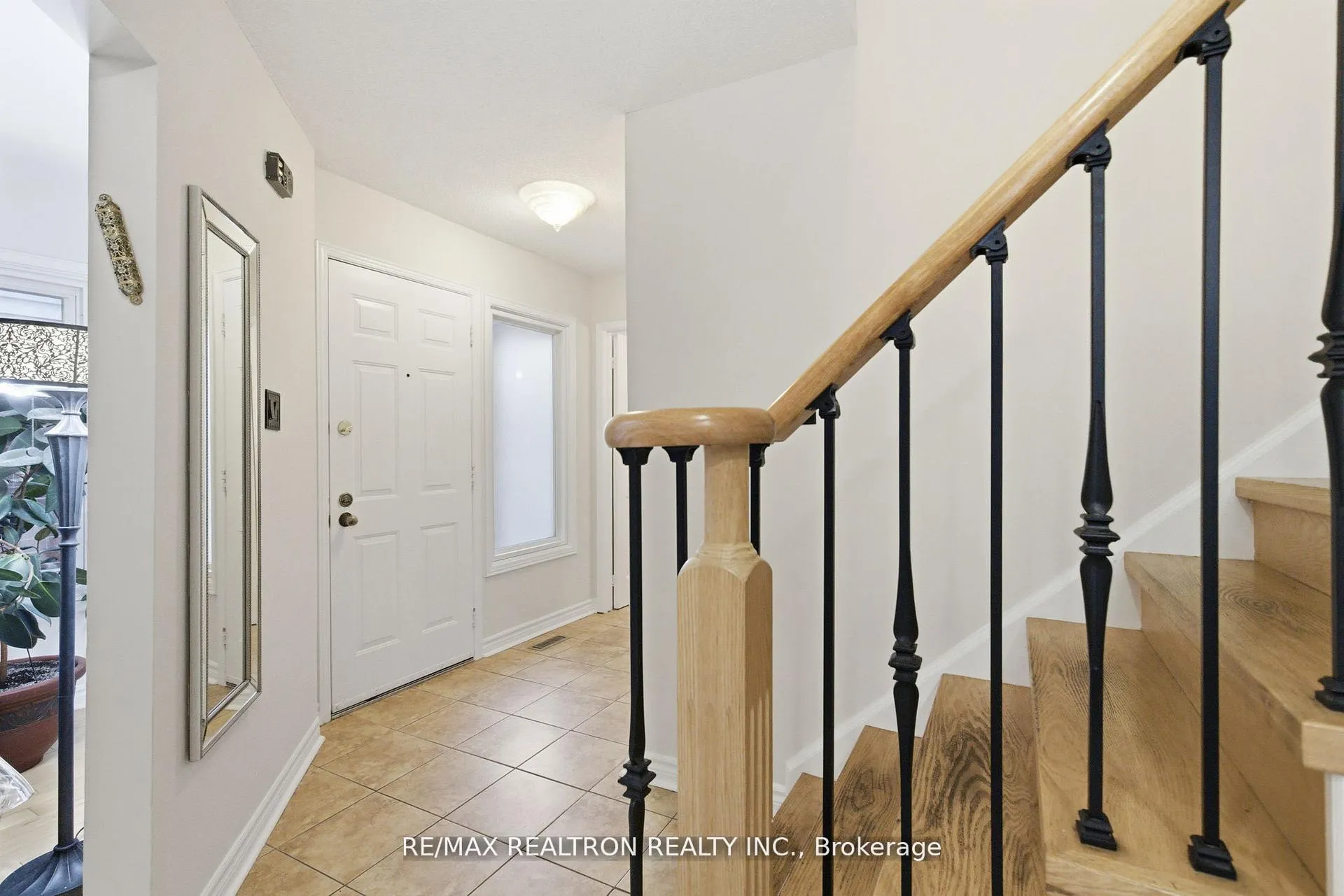 Photo 4 of 20 Jonathan Gate, Vaughan, Crestwood-Springfarm-Yorkhill — HOMEH