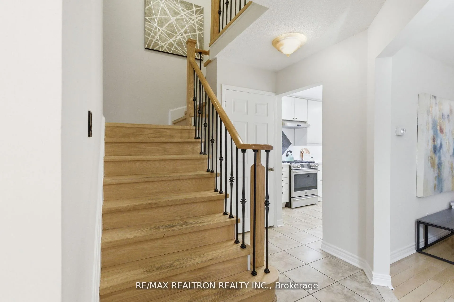 Photo 5 of 20 Jonathan Gate, Vaughan, Crestwood-Springfarm-Yorkhill — HOMEH