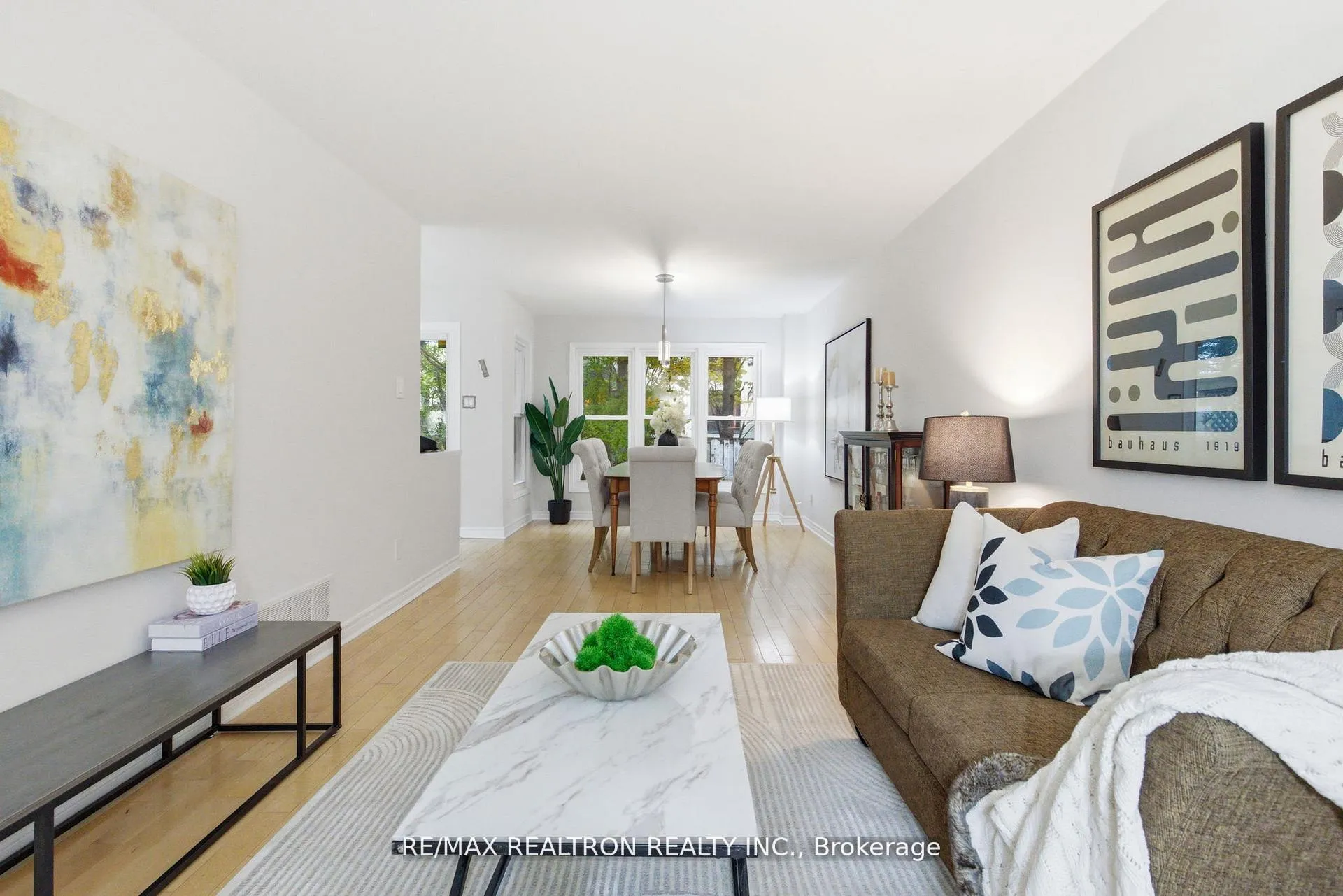 Photo 7 of 20 Jonathan Gate, Vaughan, Crestwood-Springfarm-Yorkhill — HOMEH