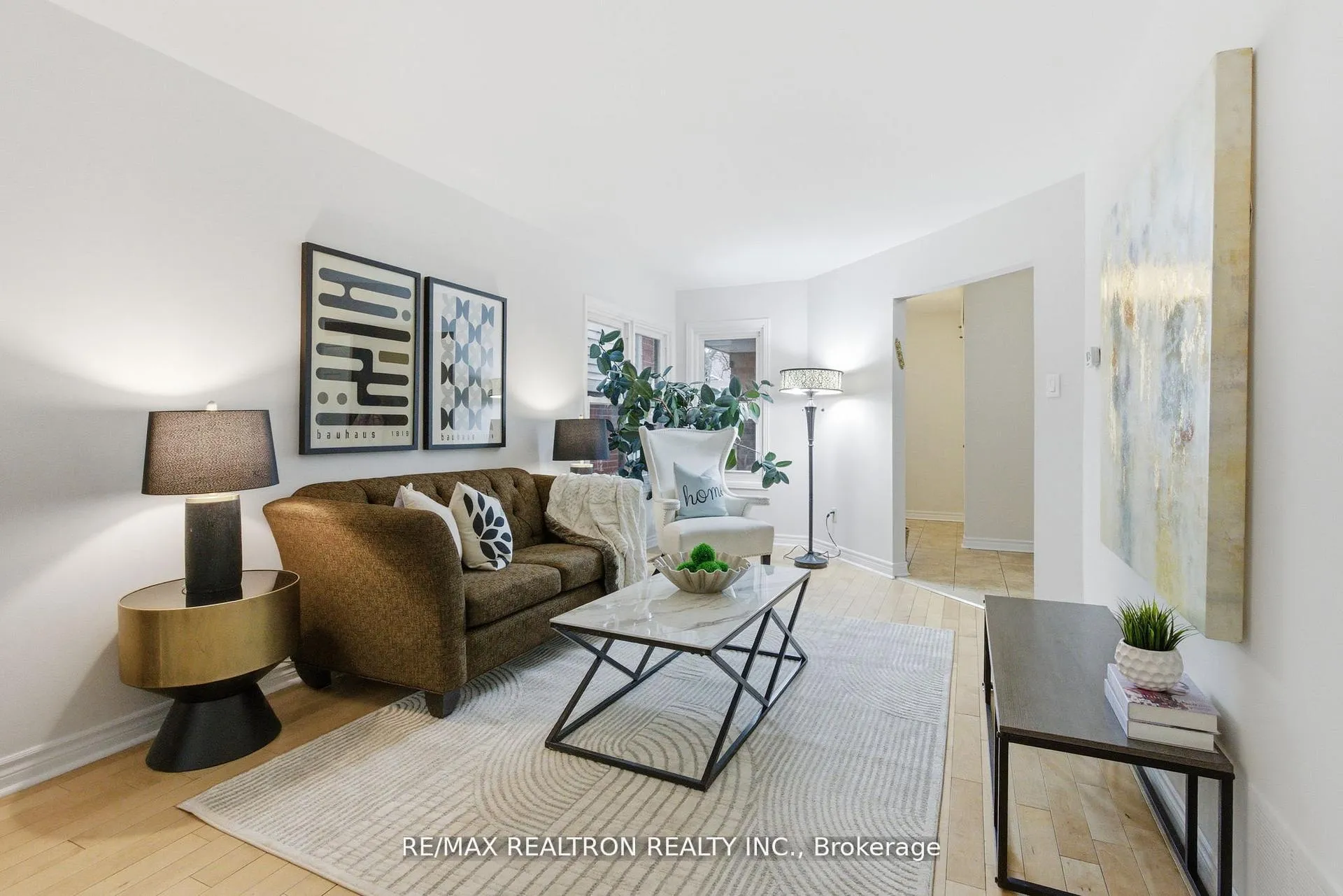 Photo 8 of 20 Jonathan Gate, Vaughan, Crestwood-Springfarm-Yorkhill — HOMEH