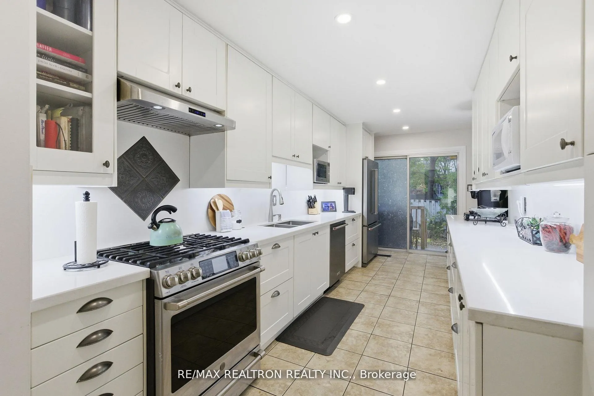 Photo 11 of 20 Jonathan Gate, Vaughan, Crestwood-Springfarm-Yorkhill — HOMEH