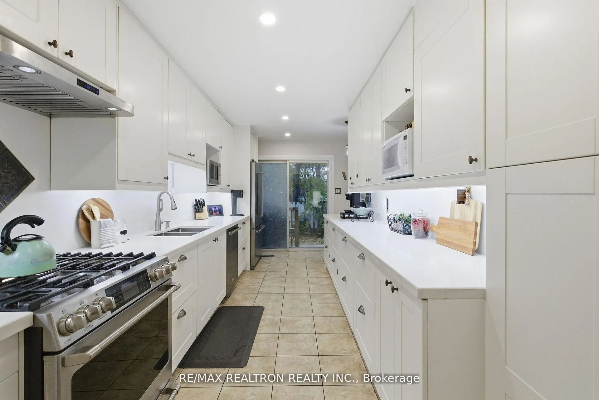 Photo 12 of 20 Jonathan Gate, Vaughan, Crestwood-Springfarm-Yorkhill — HOMEH