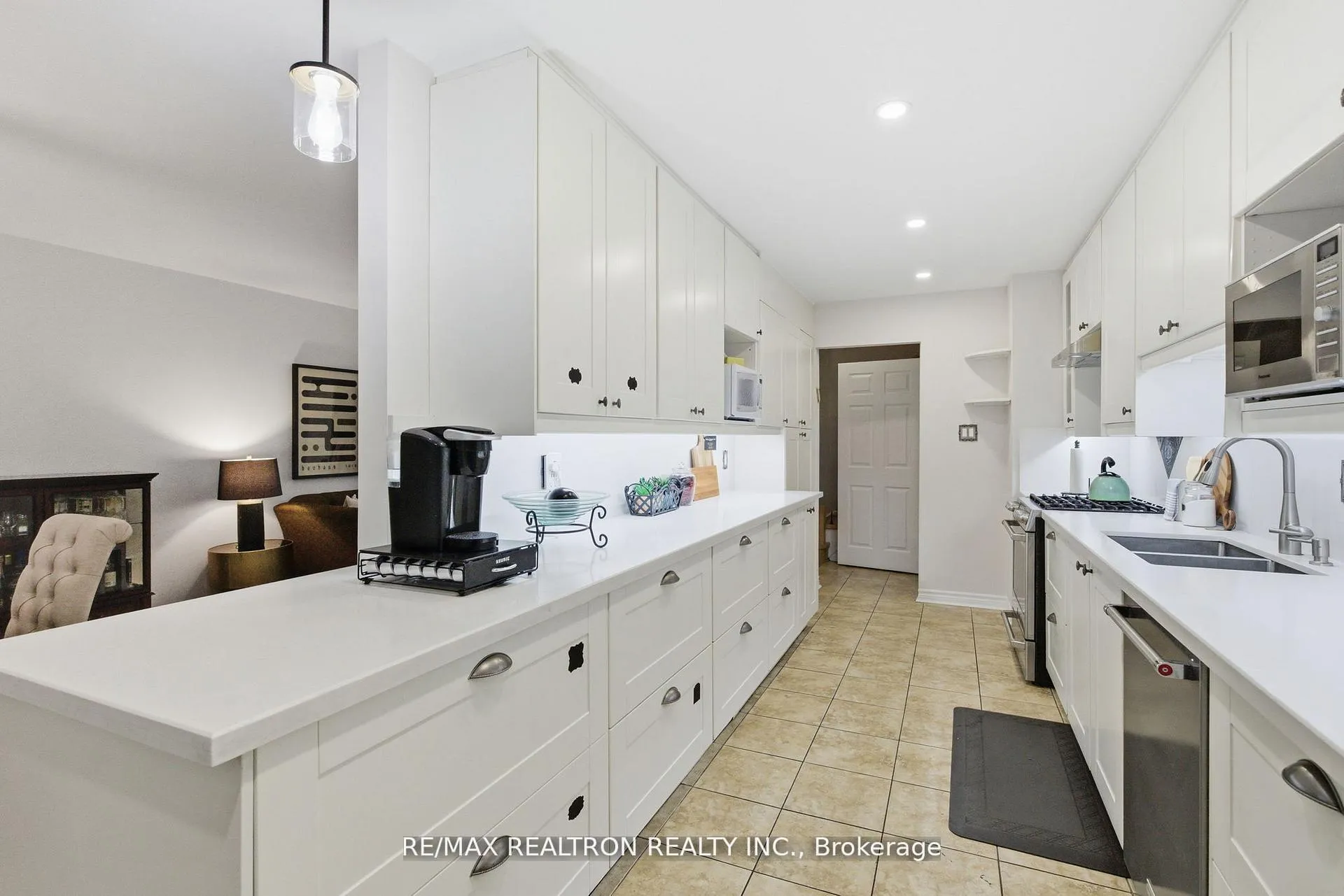 Photo 13 of 20 Jonathan Gate, Vaughan, Crestwood-Springfarm-Yorkhill — HOMEH