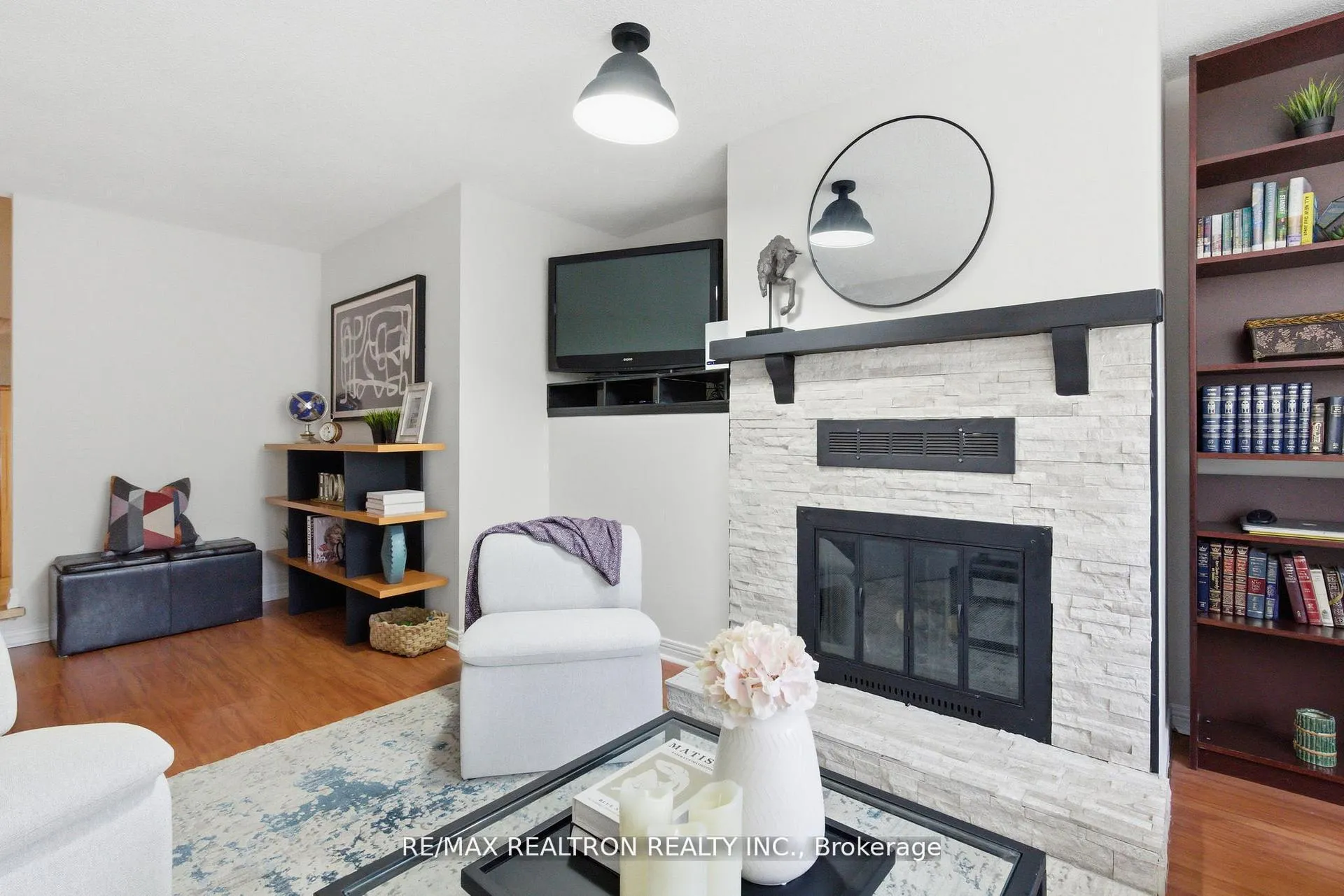 Photo 18 of 20 Jonathan Gate, Vaughan, Crestwood-Springfarm-Yorkhill — HOMEH