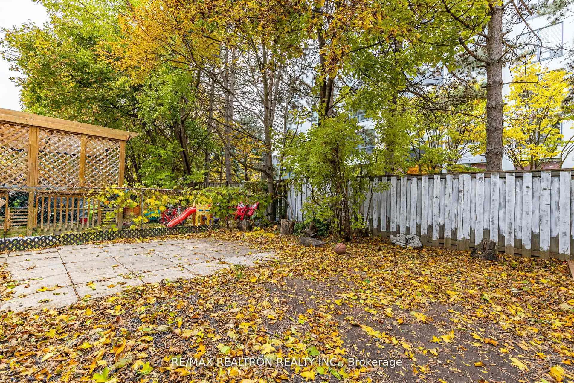 Photo 33 of 20 Jonathan Gate, Vaughan, Crestwood-Springfarm-Yorkhill — HOMEH