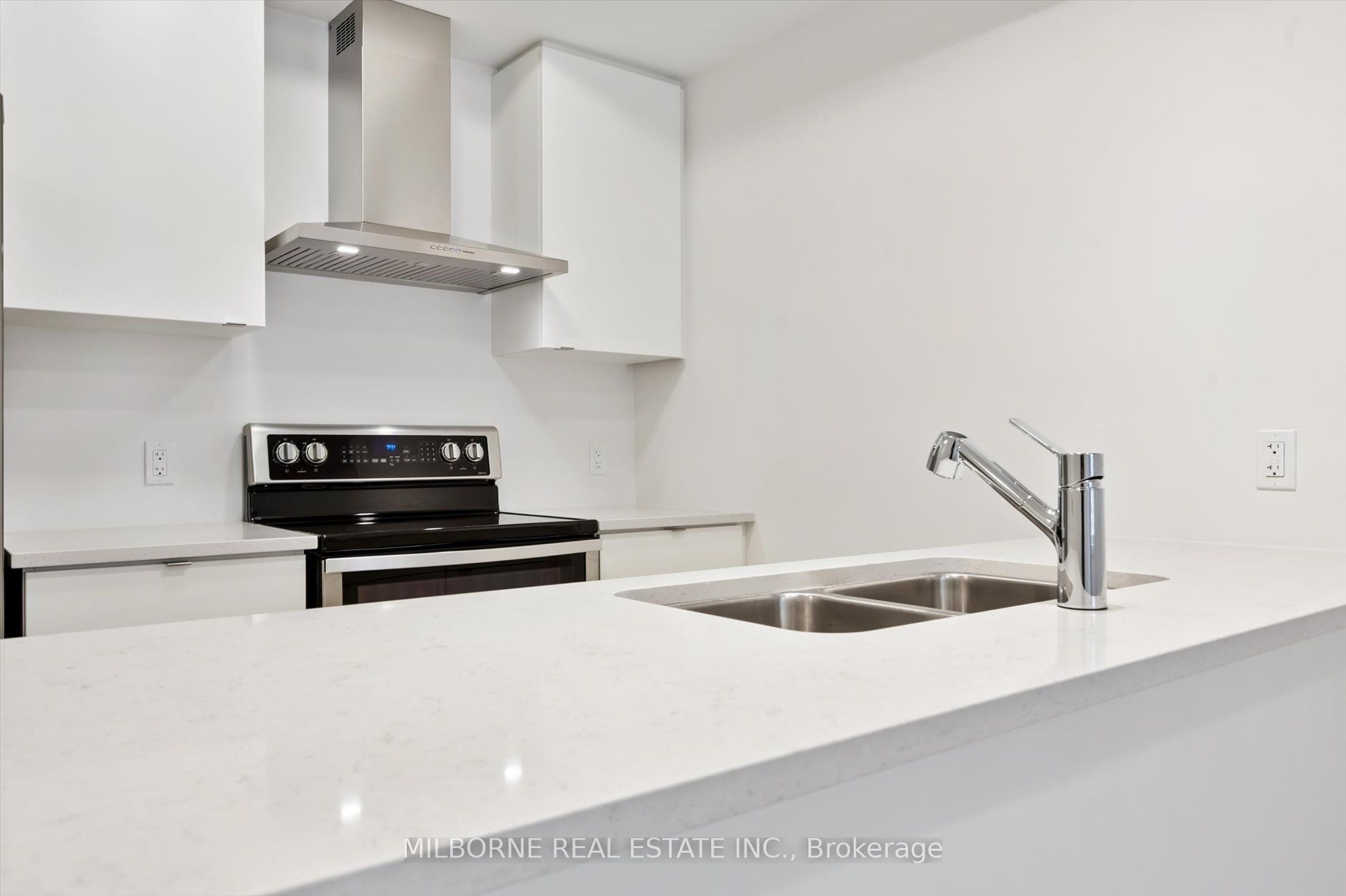 Photo 10 of 34 Arabella Drive, Guelph, Village By The Arboretum — HOMEH