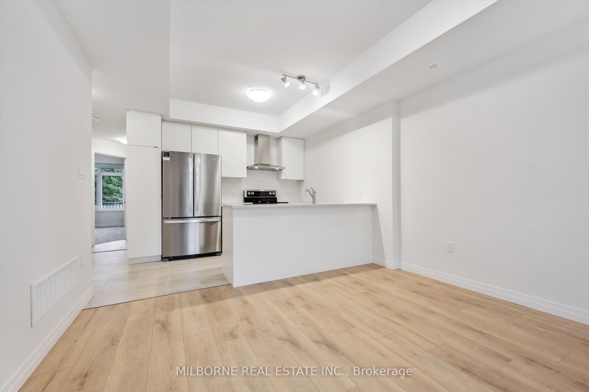 Photo 6 of 34 Arabella Drive, Guelph, Village By The Arboretum — HOMEH
