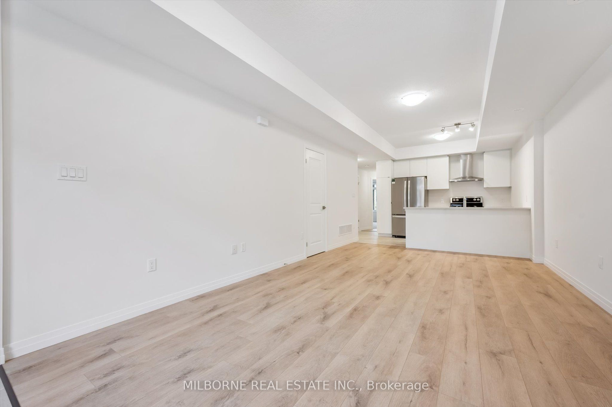 Photo 5 of 34 Arabella Drive, Guelph, Village By The Arboretum — HOMEH