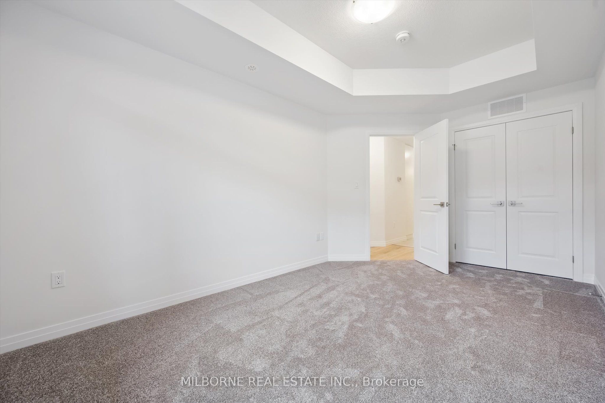 Photo 13 of 34 Arabella Drive, Guelph, Village By The Arboretum — HOMEH
