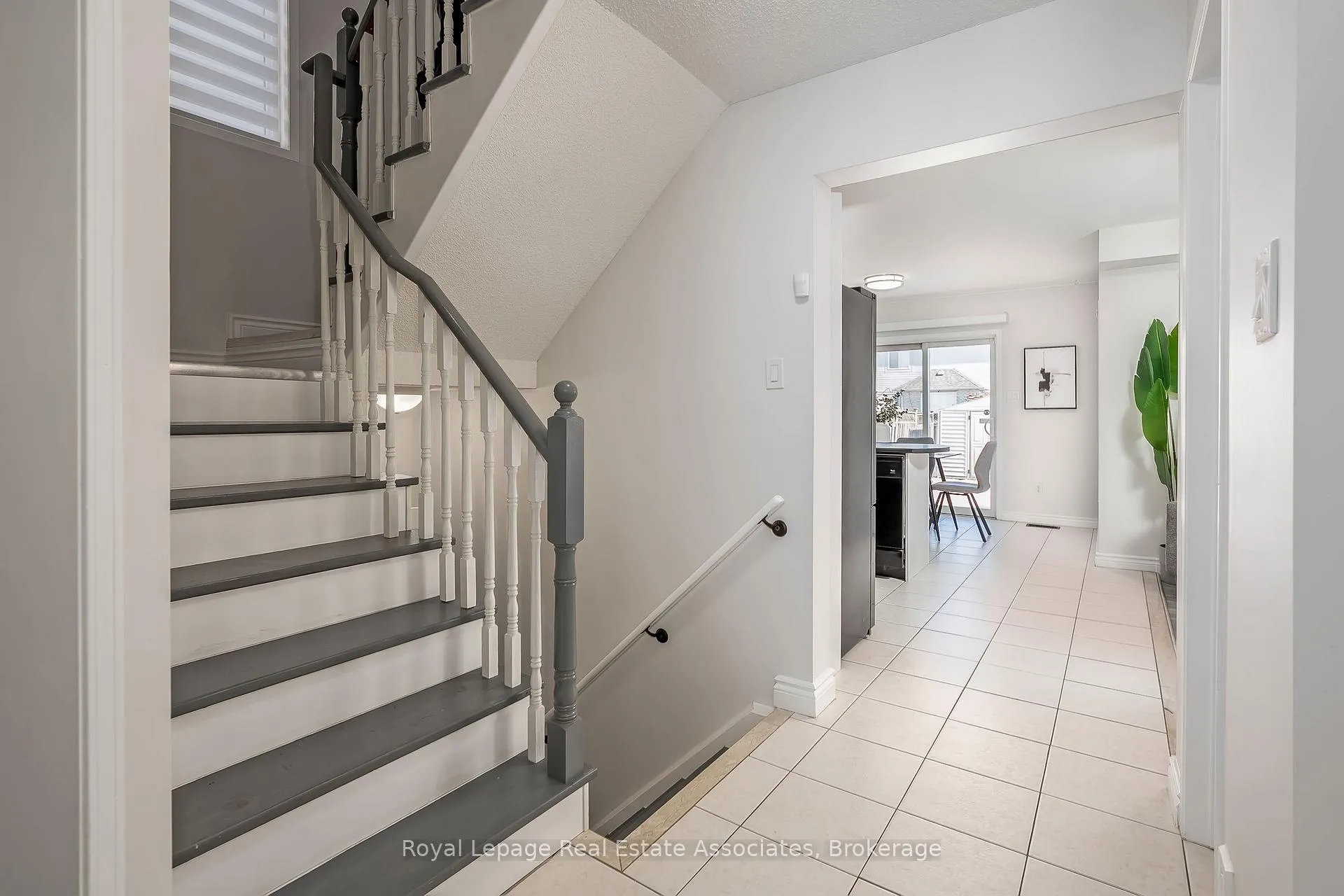 Photo 6 of 1130 Zimmerman Crescent, Milton, Beaty — HOMEH