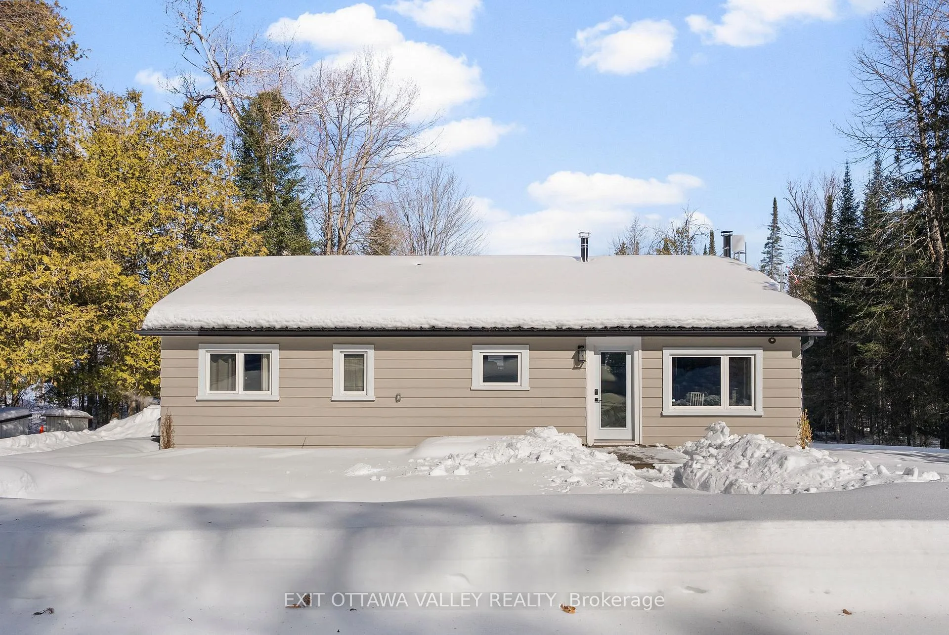 Front of 1478 Kamaniskeg Lk Road