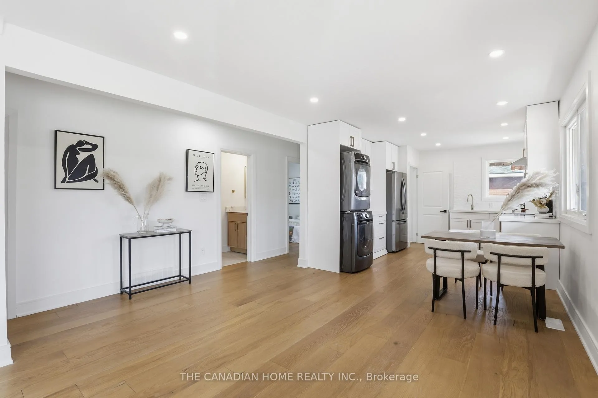 Photo 2 of 21 Clearview Heights, St. Catharines, Burleigh Hill — HOMEH