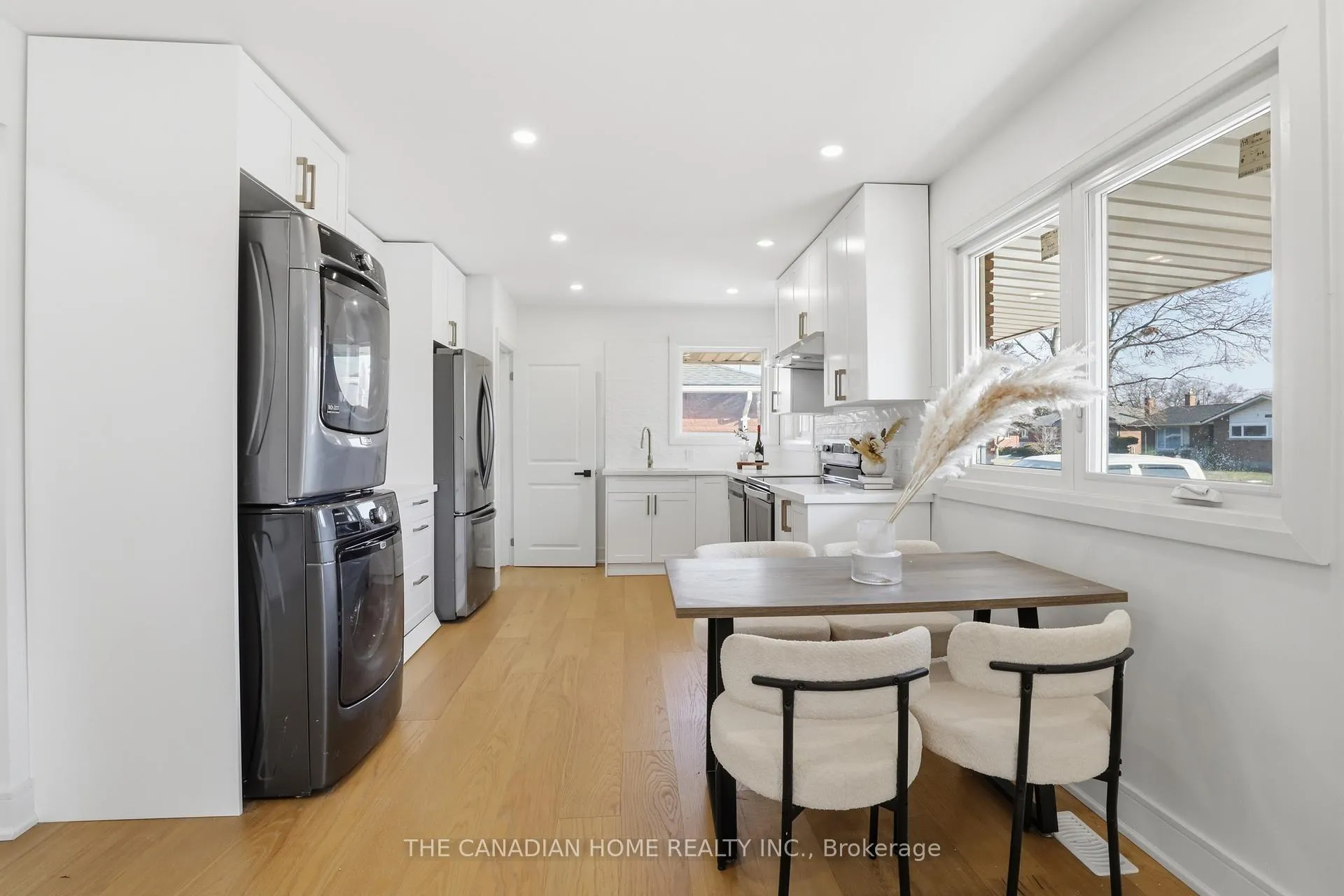 Photo 3 of 21 Clearview Heights, St. Catharines, Burleigh Hill — HOMEH