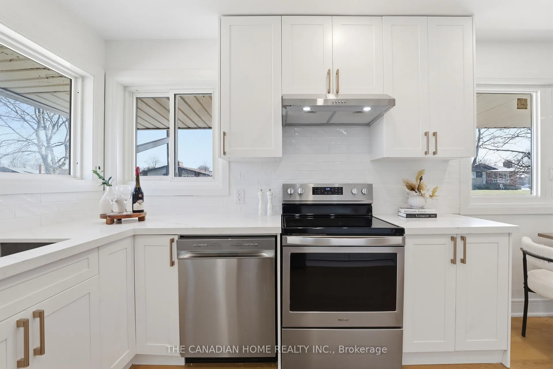Photo 5 of 21 Clearview Heights, St. Catharines, Burleigh Hill — HOMEH