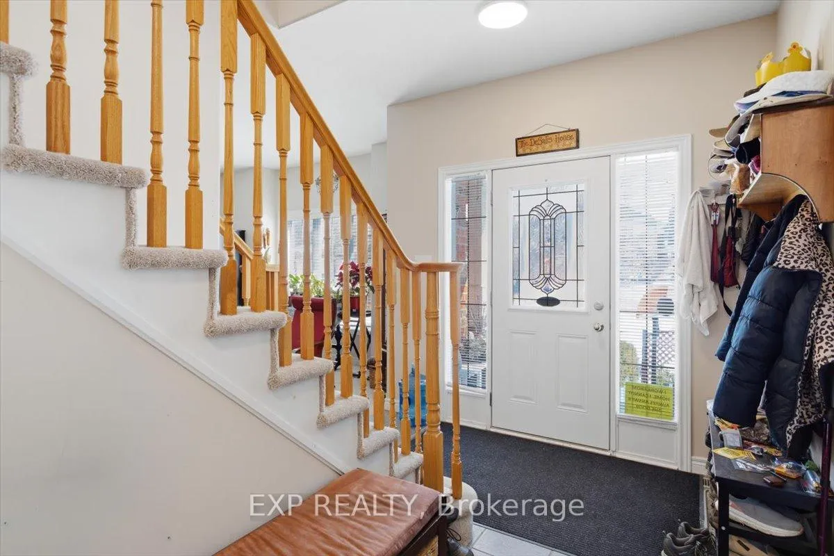 Photo 5 of 19 Chamberlain Crescent, Collingwood — HOMEH