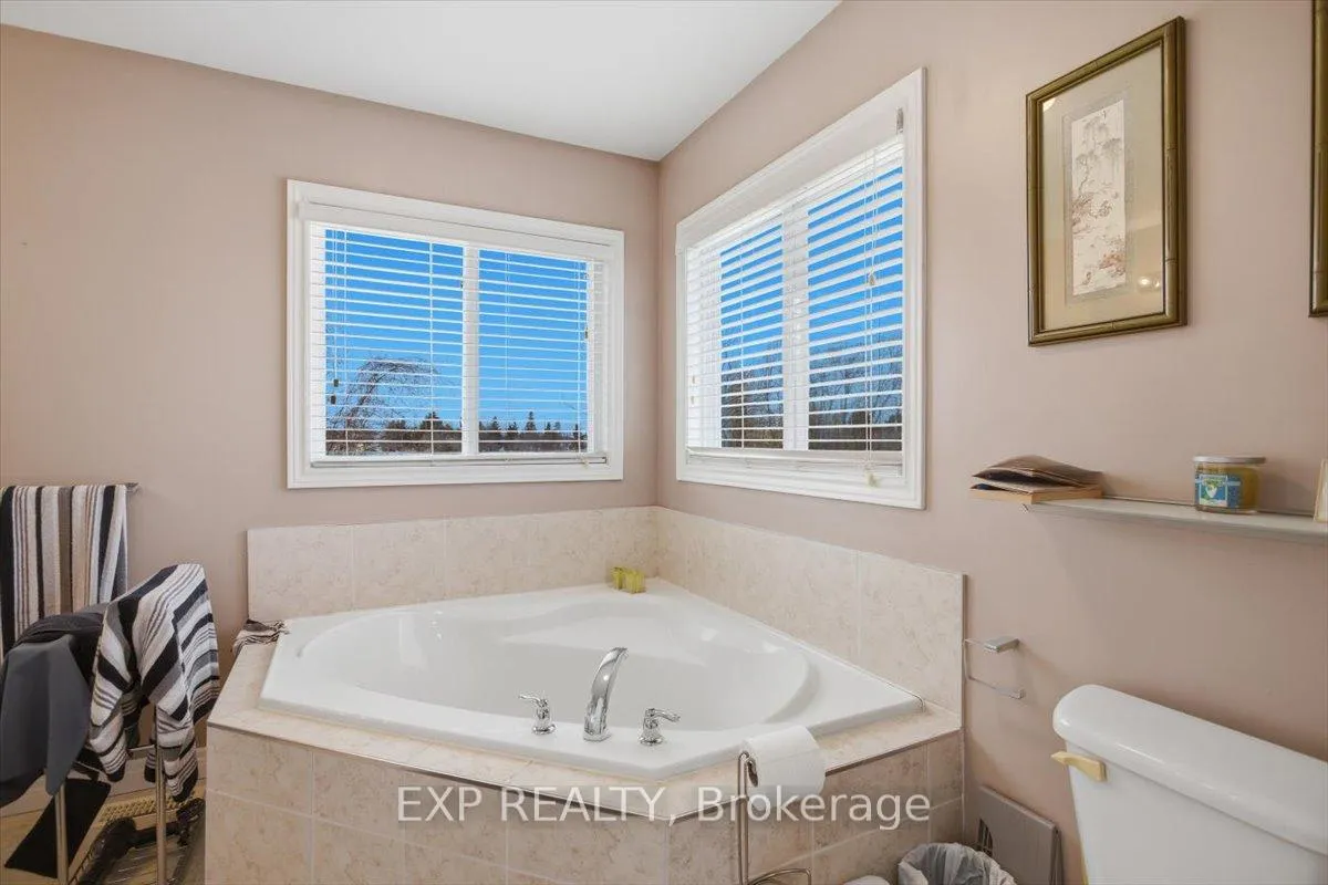 Photo 16 of 19 Chamberlain Crescent, Collingwood — HOMEH