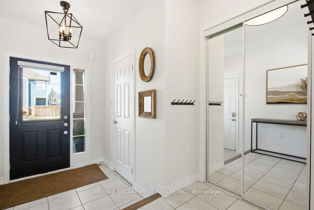 Photo 5 of 23 Lupo Drive, Hamilton, Waterdown — HOMEH