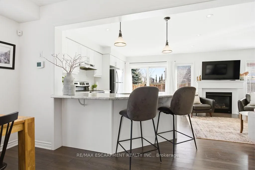 Photo 9 of 23 Lupo Drive, Hamilton, Waterdown — HOMEH