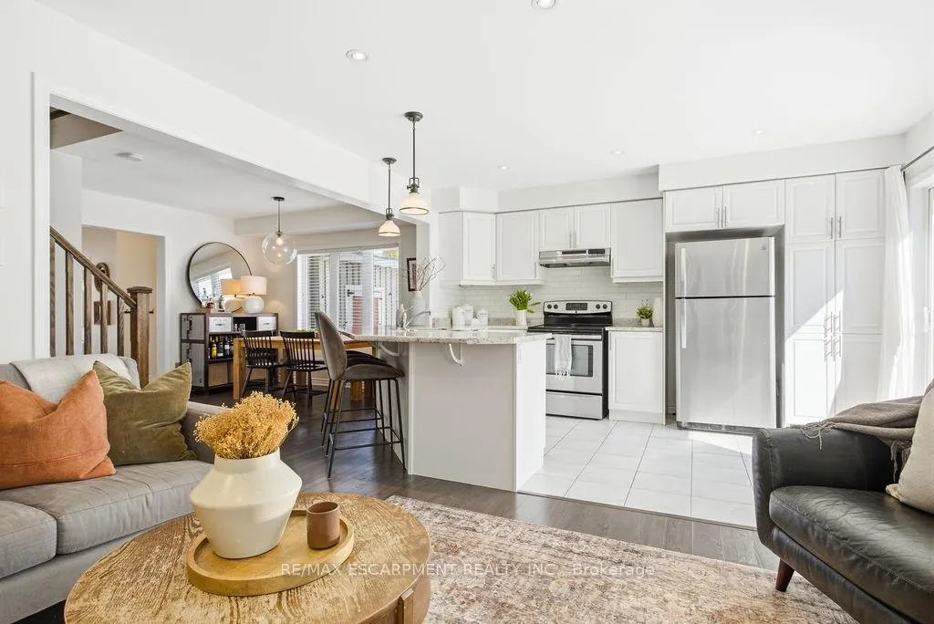 Photo 12 of 23 Lupo Drive, Hamilton, Waterdown — HOMEH