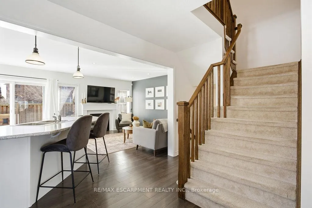 Photo 16 of 23 Lupo Drive, Hamilton, Waterdown — HOMEH