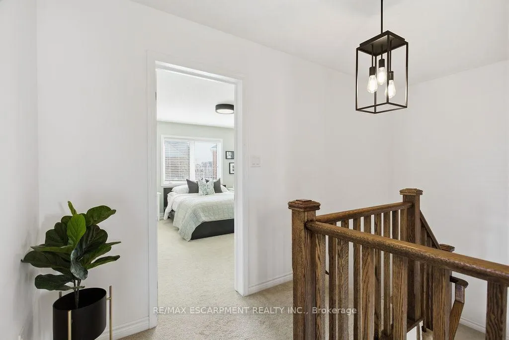 Photo 17 of 23 Lupo Drive, Hamilton, Waterdown — HOMEH