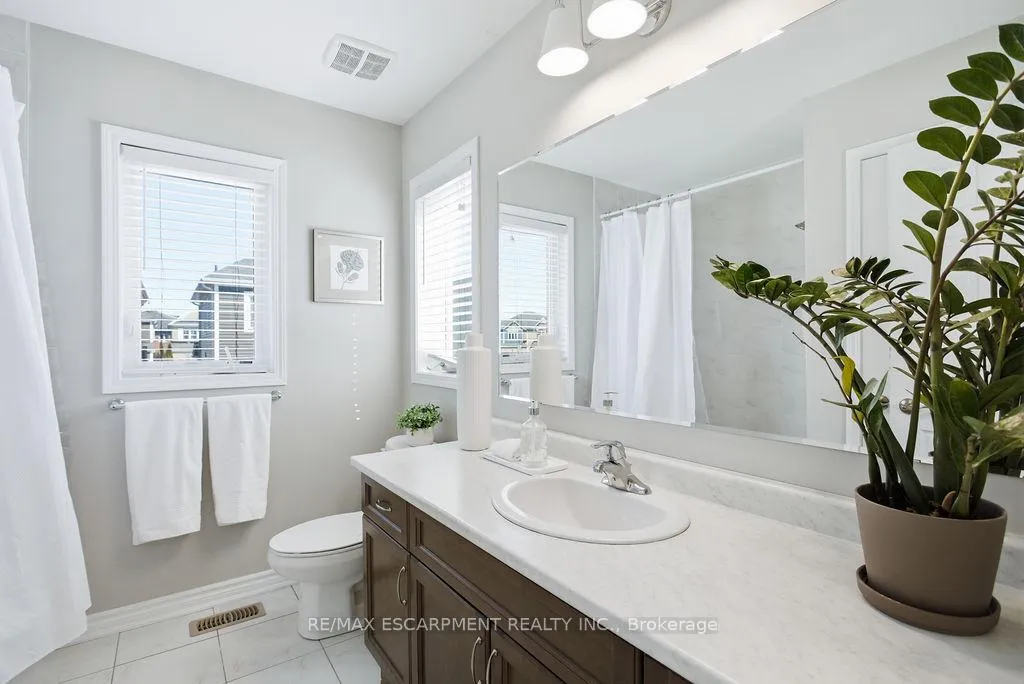 Photo 20 of 23 Lupo Drive, Hamilton, Waterdown — HOMEH