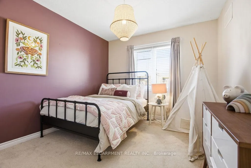 Photo 24 of 23 Lupo Drive, Hamilton, Waterdown — HOMEH